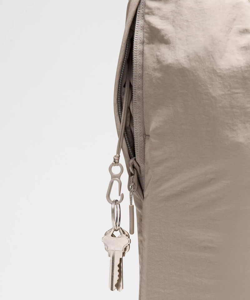 2-in-1 Convertible Backpack 21L 4