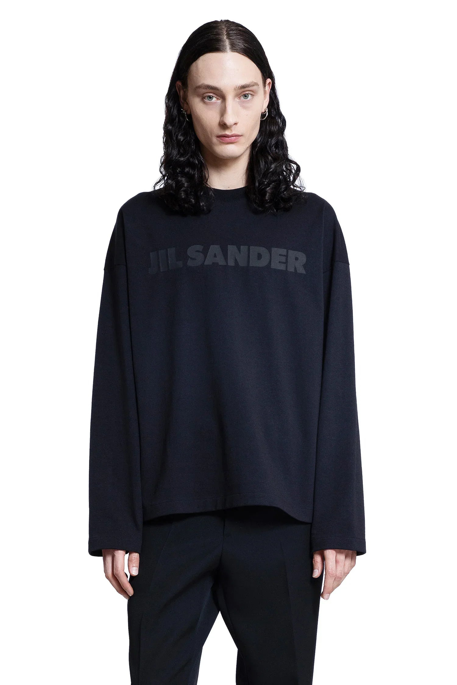 Long-Sleeve-Logo-T-Shirt - 5