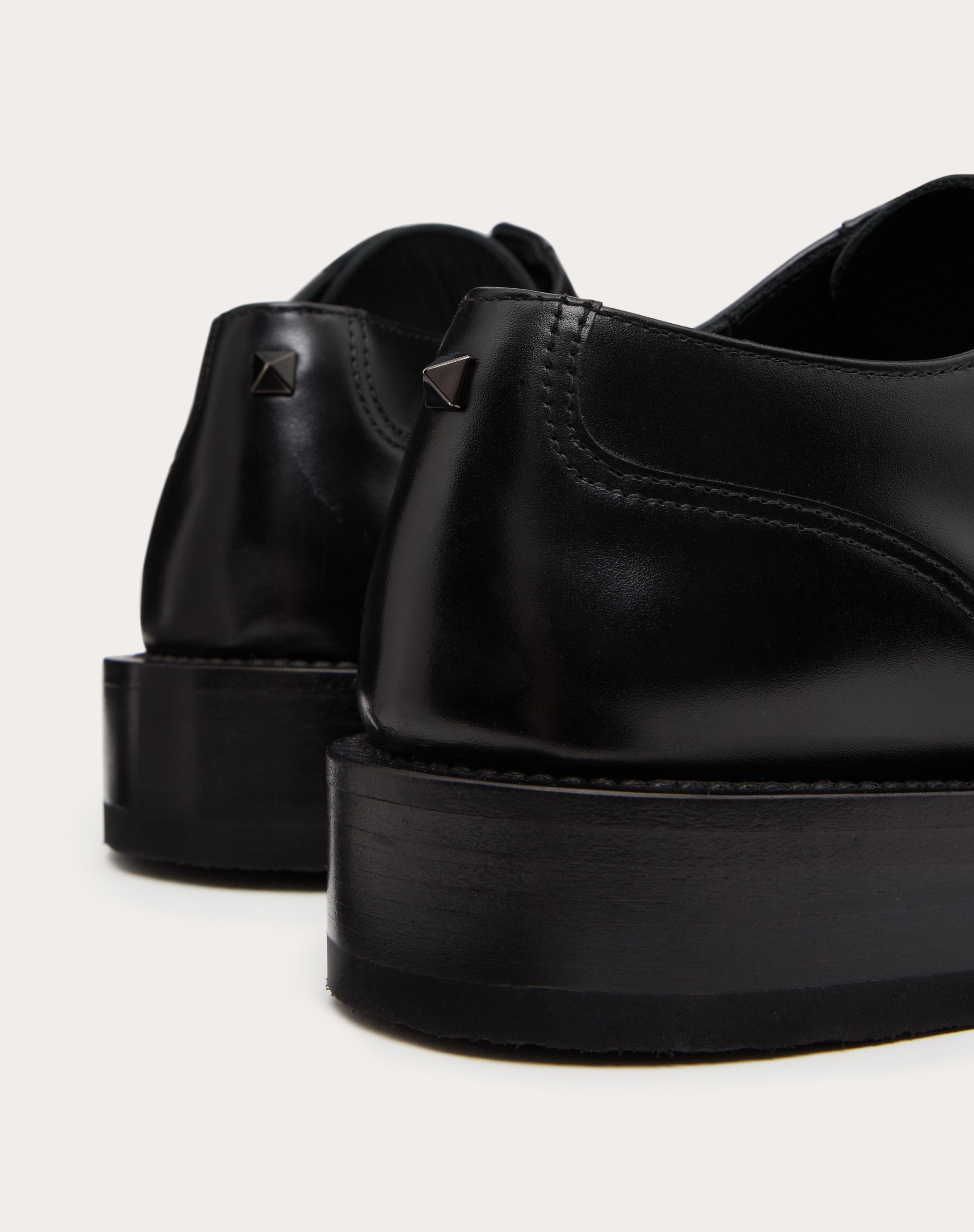 ROCKSTUD ESSENTIAL CALF LEATHER DERBY - 5
