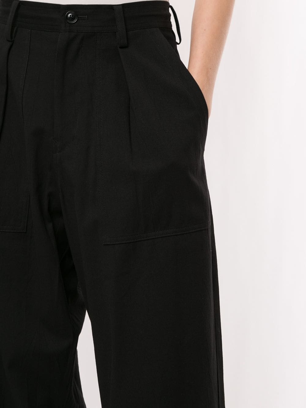 cropped pleat-detail trousers - 5