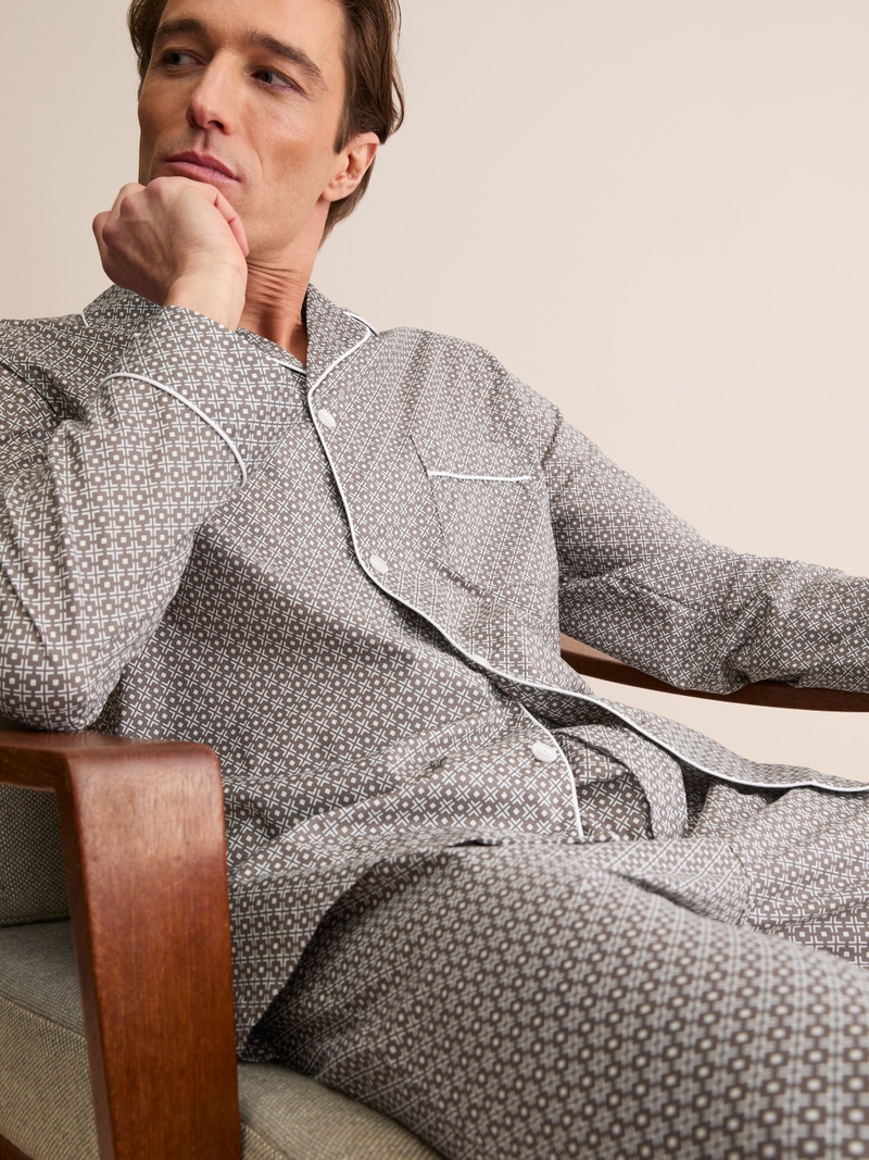 Derek Rose Men's Classic Fit Pajamas London Transport Cotton Batiste Taupe Cross outlook