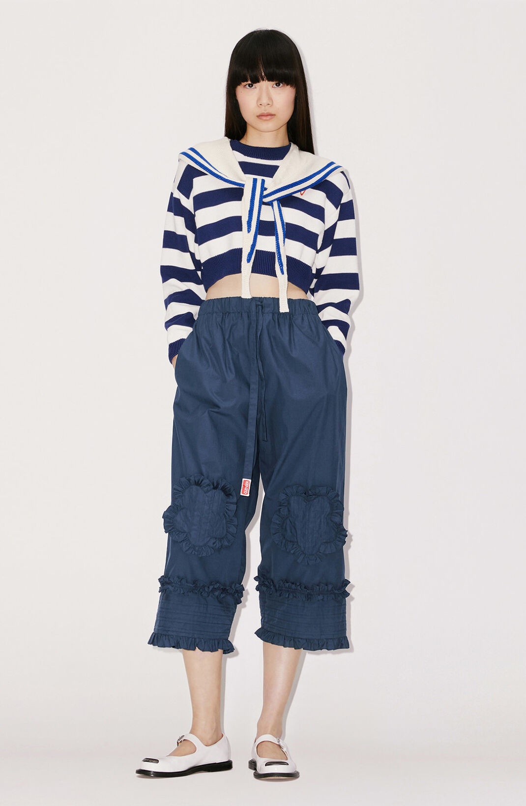 Cropped trousers with ruffles - 3