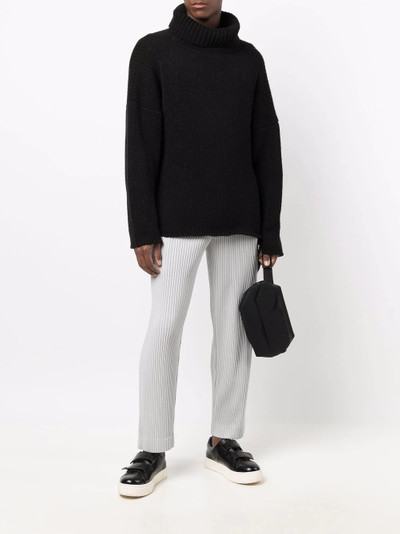 ISSEY MIYAKE plissé straight-leg trousers outlook