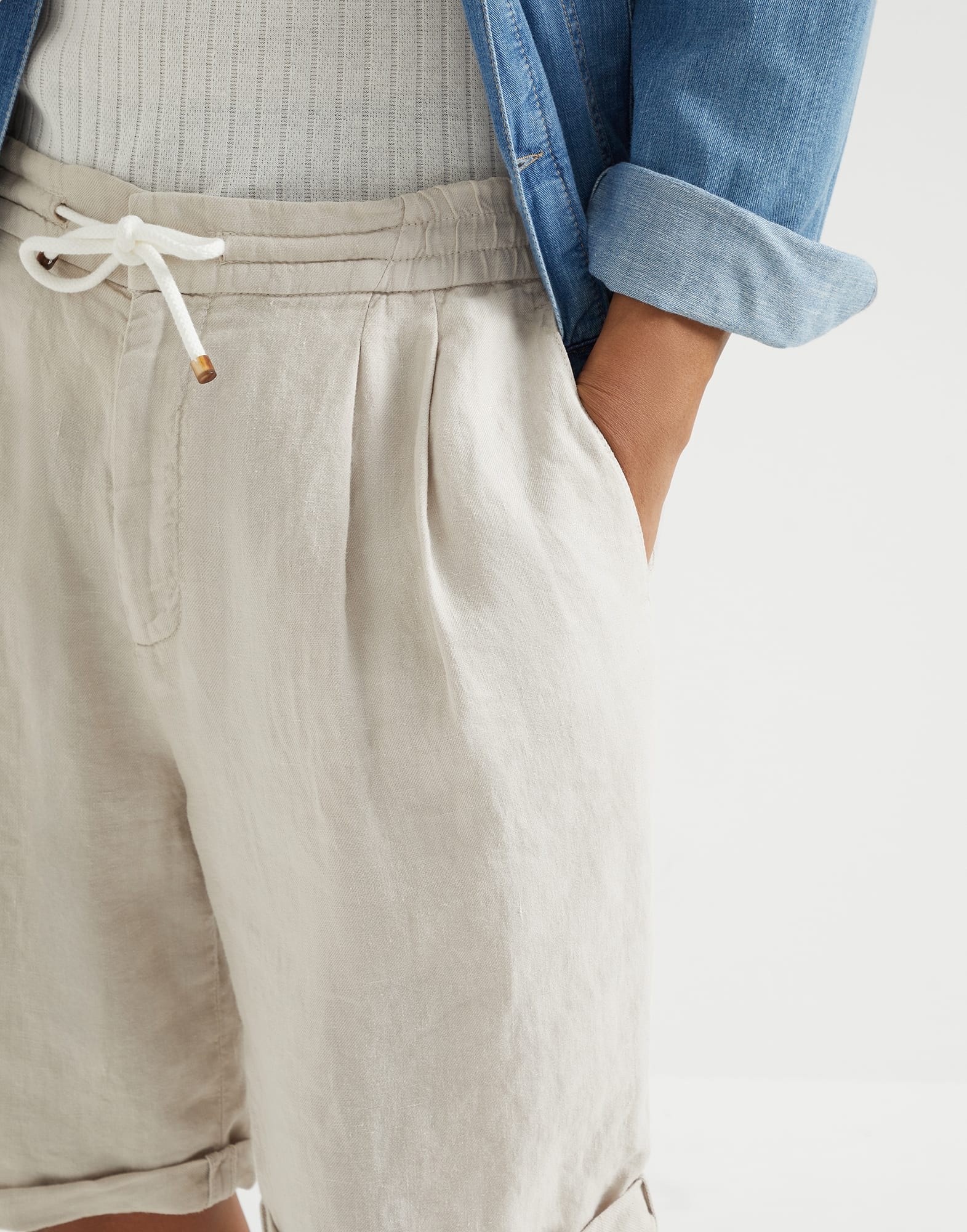 Garment-dyed Bermuda shorts in linen gabardine with drawstring and pleat - 3