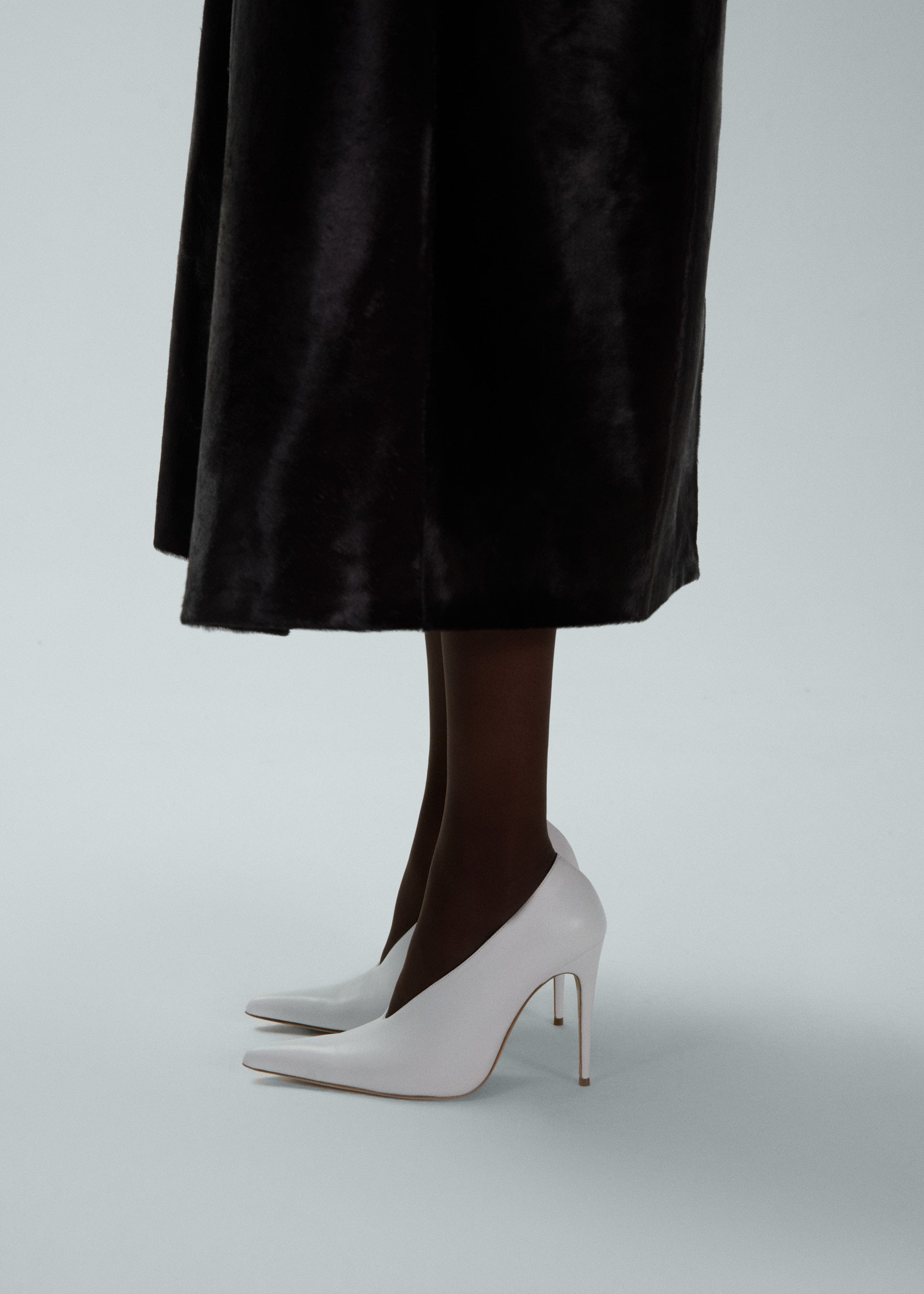 Pointed pumps in white leather - 4
