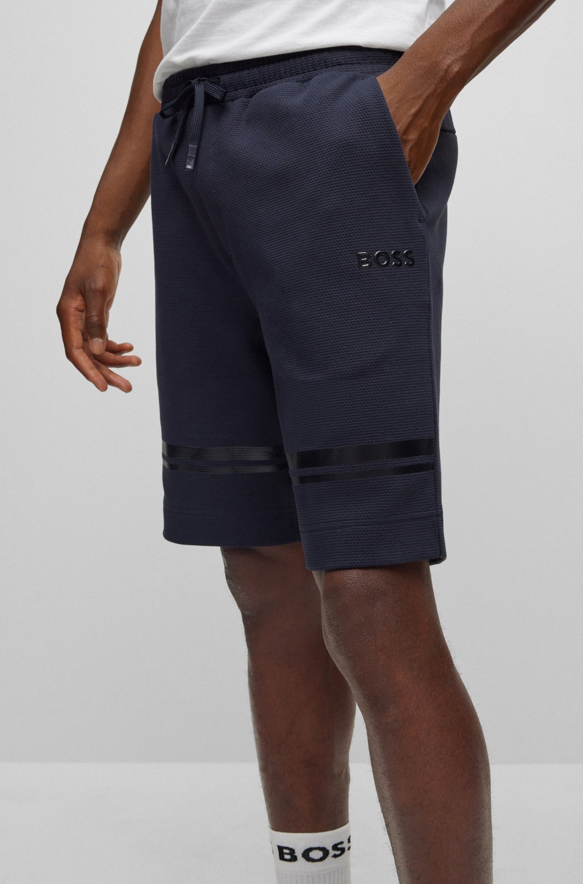 RELAXED-FIT COTTON SHORTS WITH MIRROR-EFFECT STRIPES - 3