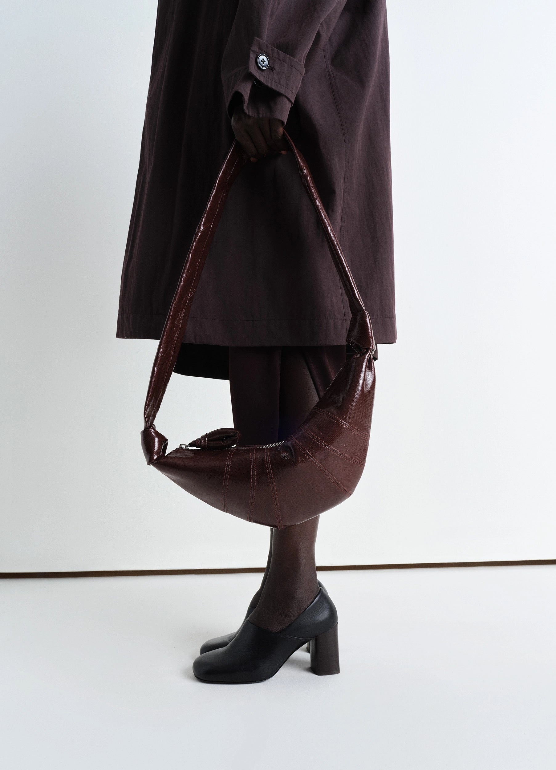 【関税込み】LEMAIRE バーガンディ スモール Croissant バッグ Lemaire Unisex Small Soft Croissant Bag