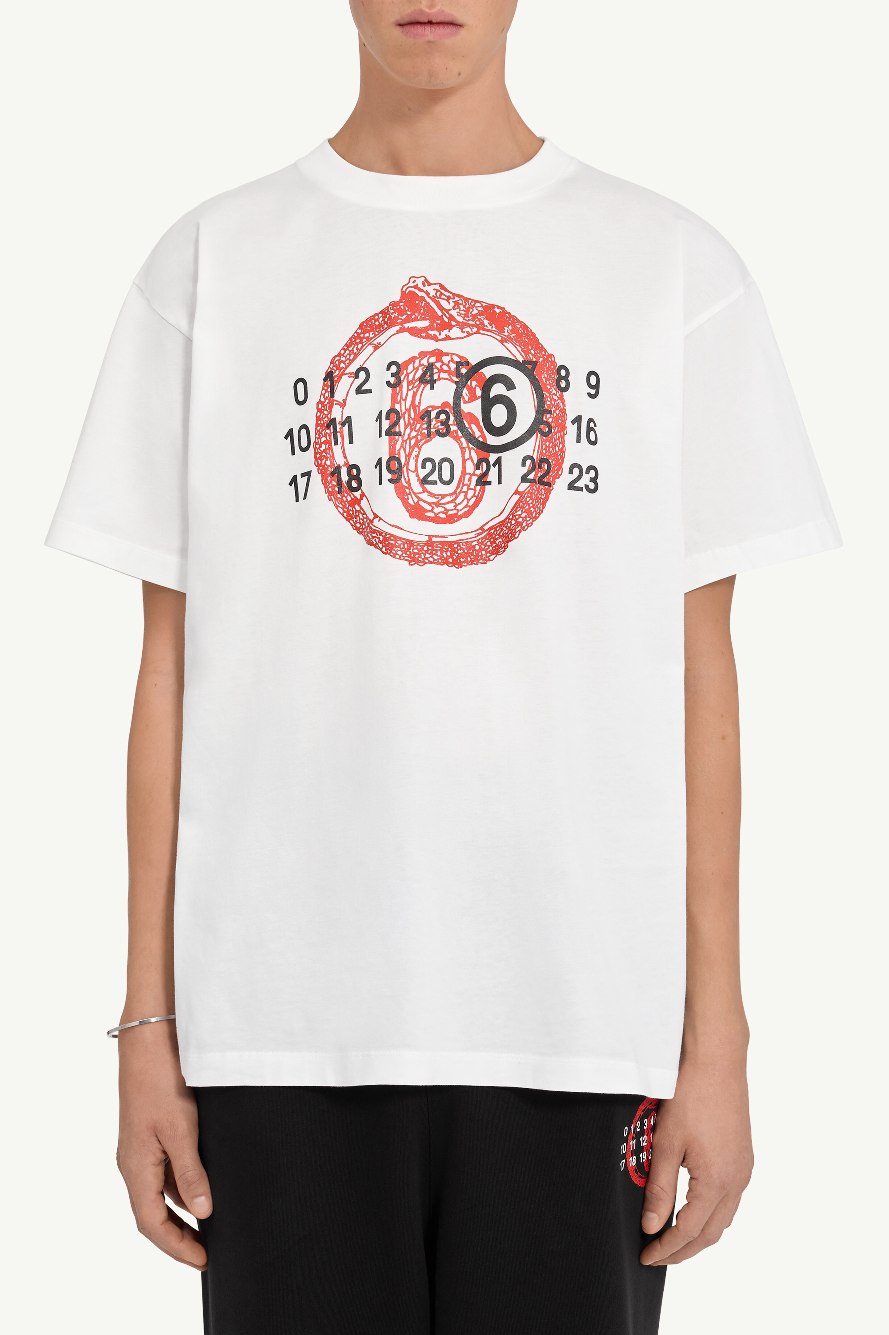 MM6 Year of the Snake Tシャツ SH2GC0020-S24312-101 MM6 Maison Margiela Year of the Snake T-shirt | REVERSIBLE