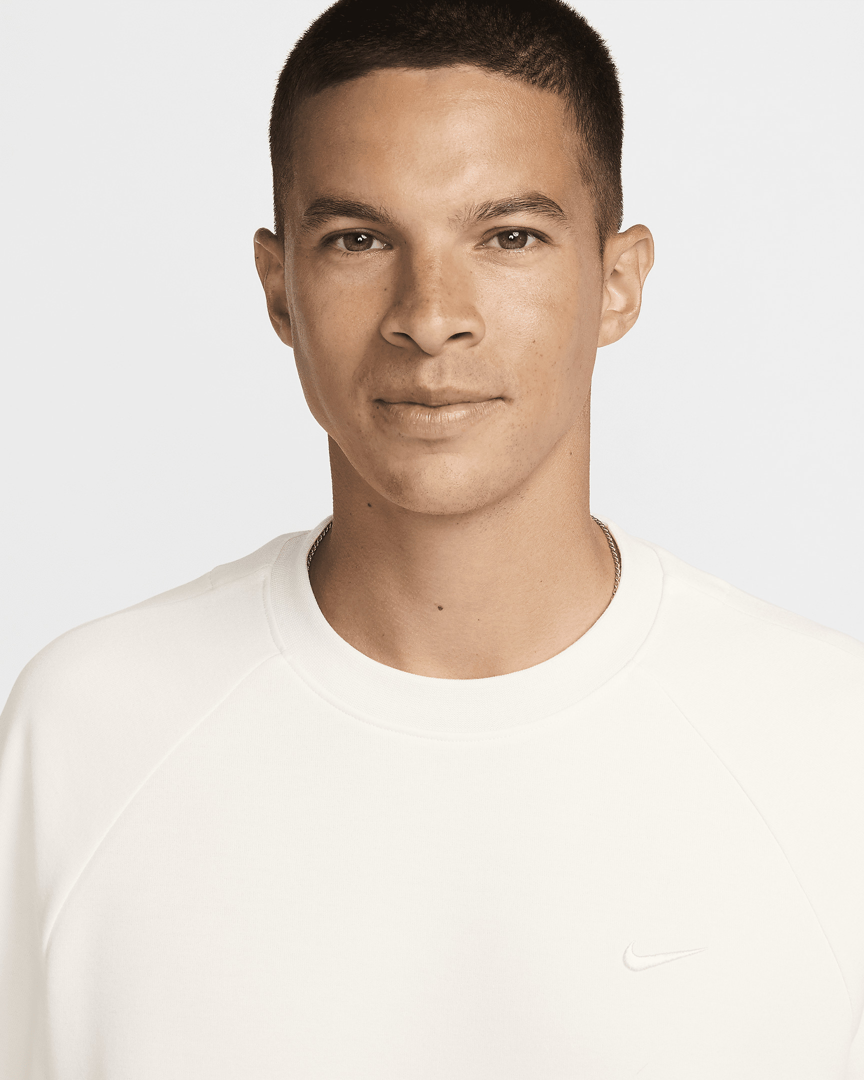 Nike Primary Men's Dri-FIT UV Versatile Crew - 3