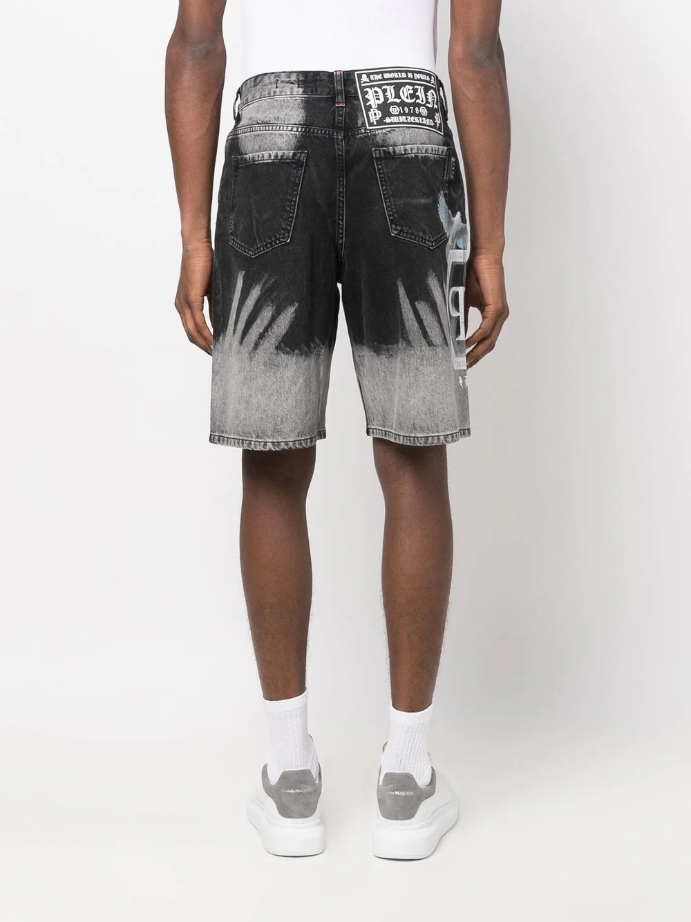 bleached graphic-print denim shorts - 4