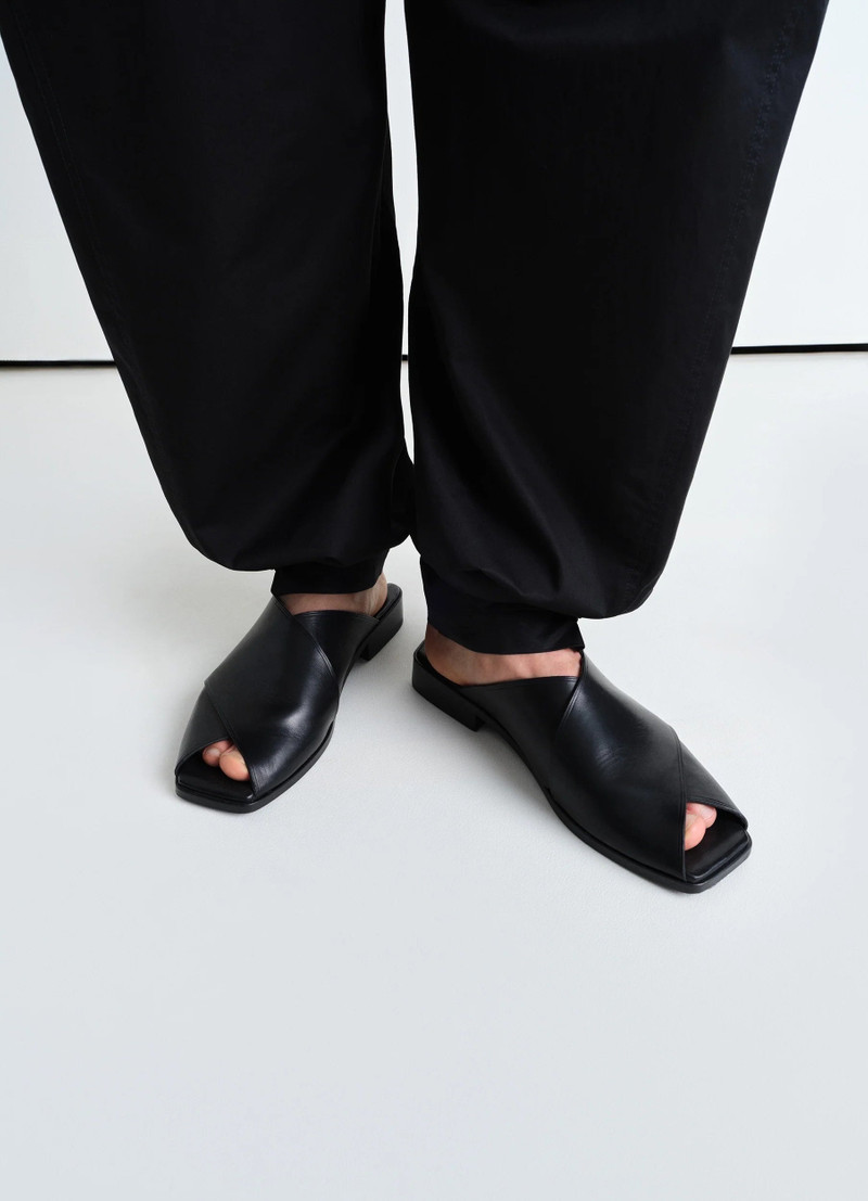 Lemaire CROSS FLAT SANDALS outlook