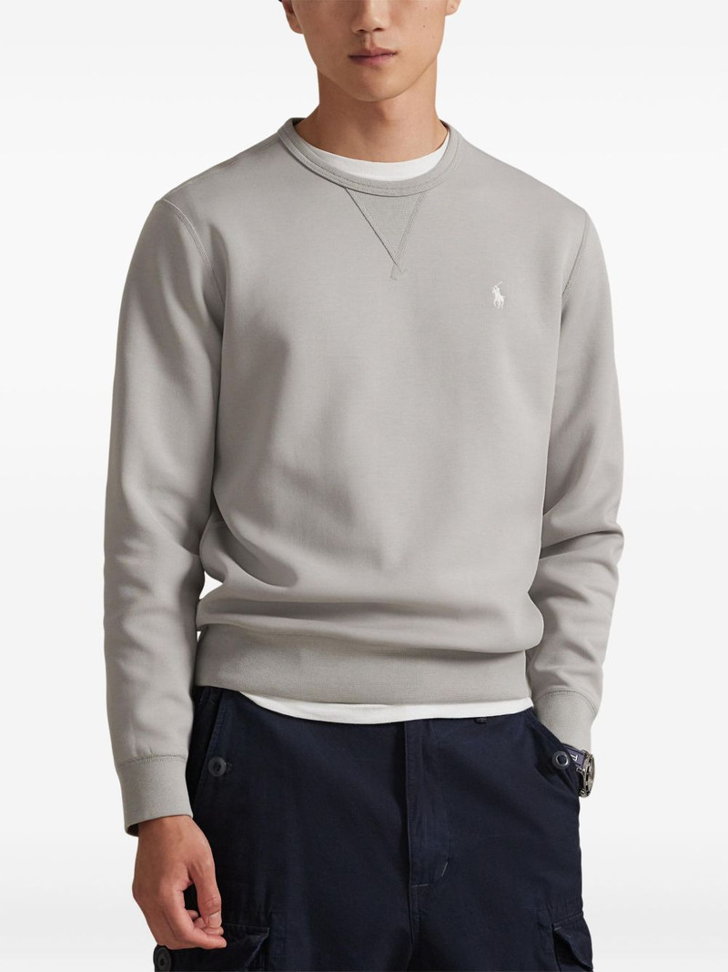 long-sleeve sweatshirt 3