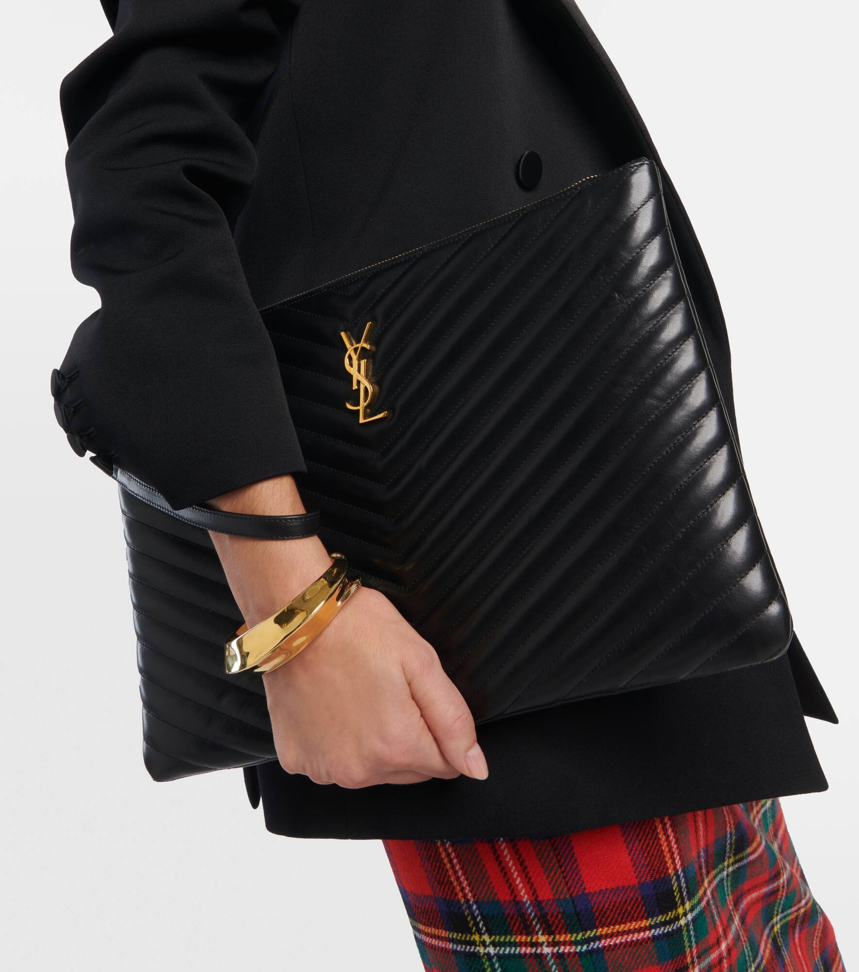 Matelassé leather clutch - 2