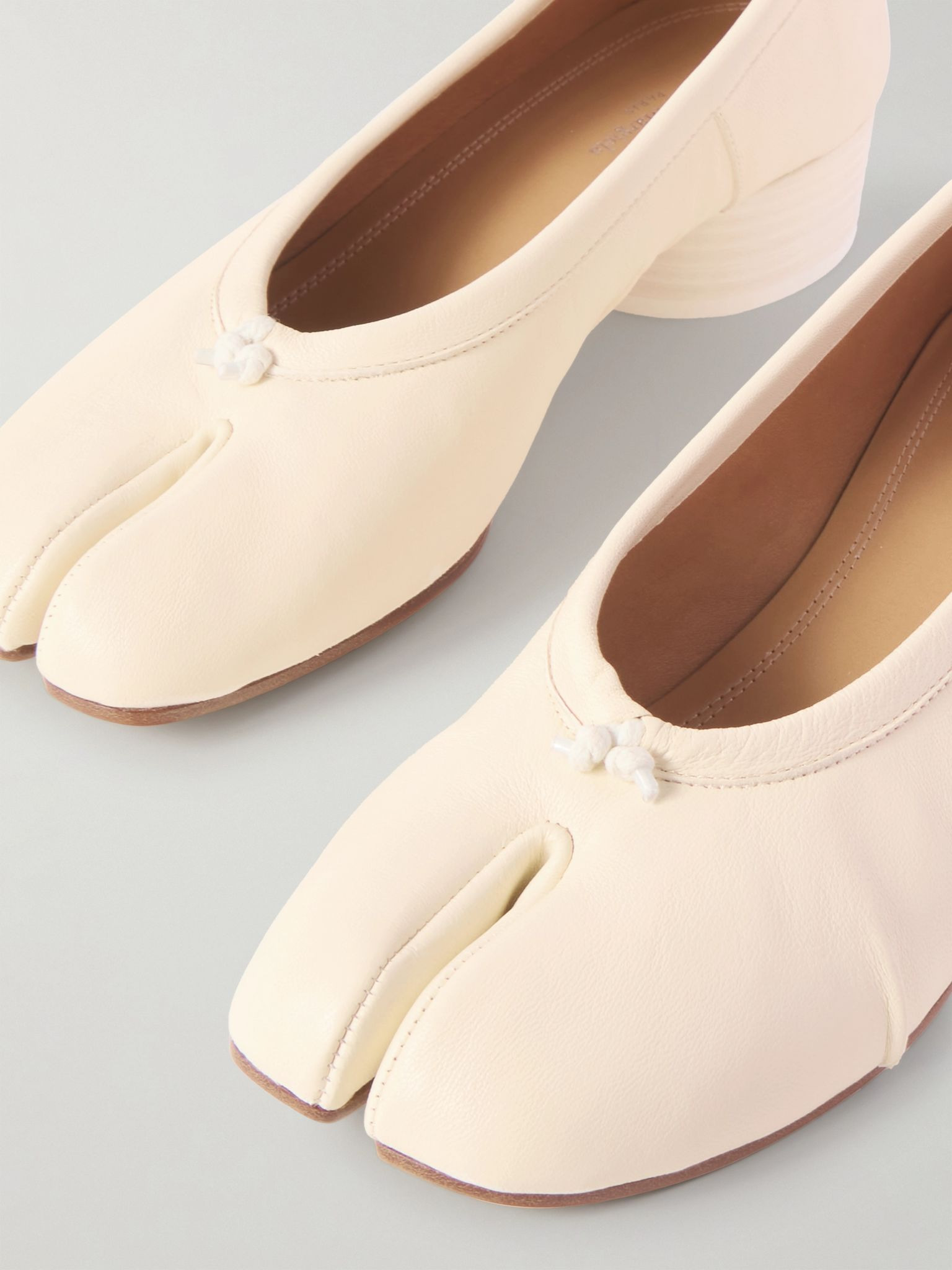 Tabi Ballerina split-toe leather pumps Cream - 4