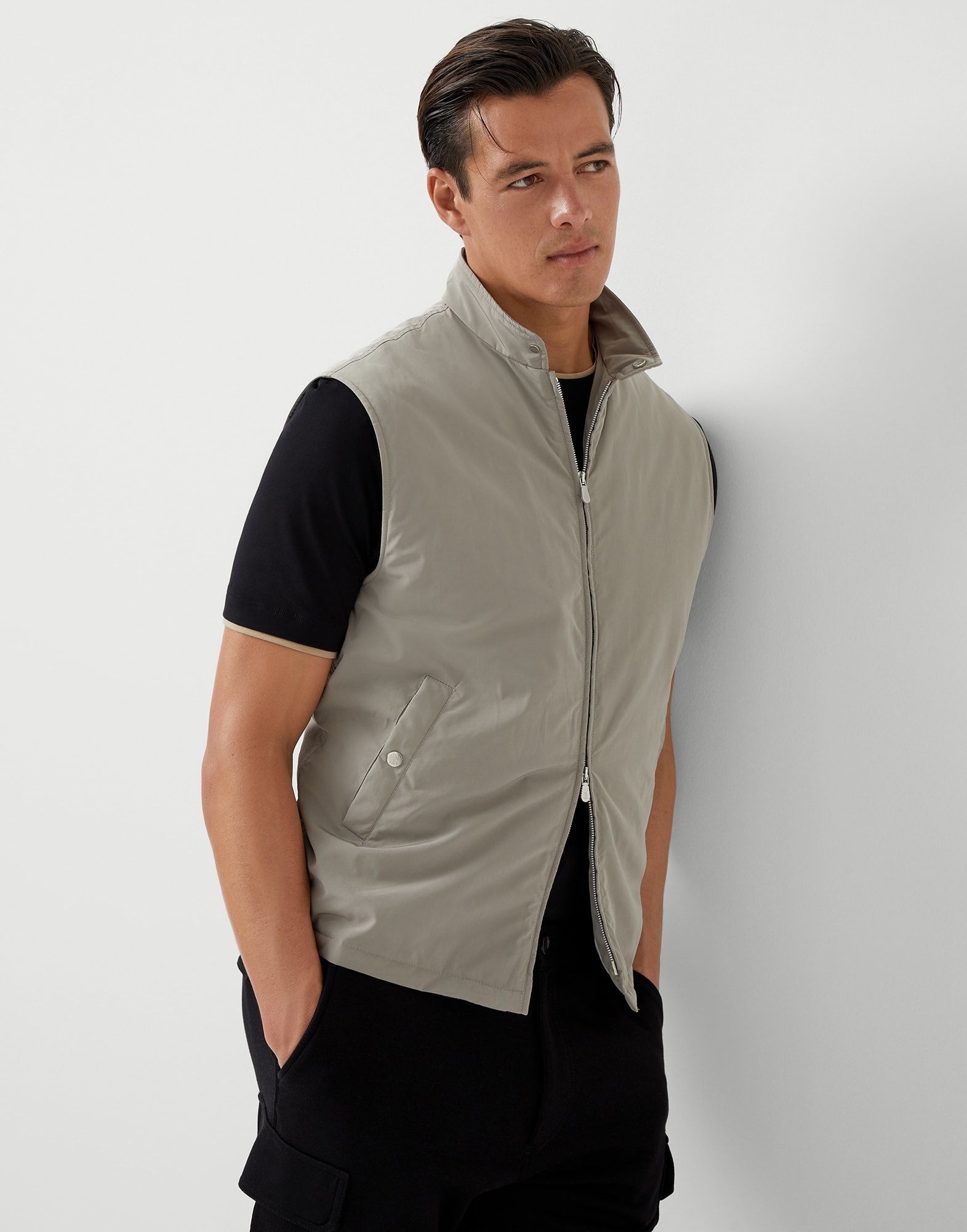 Water-resistant microfiber vest with Thermore® padding - 4