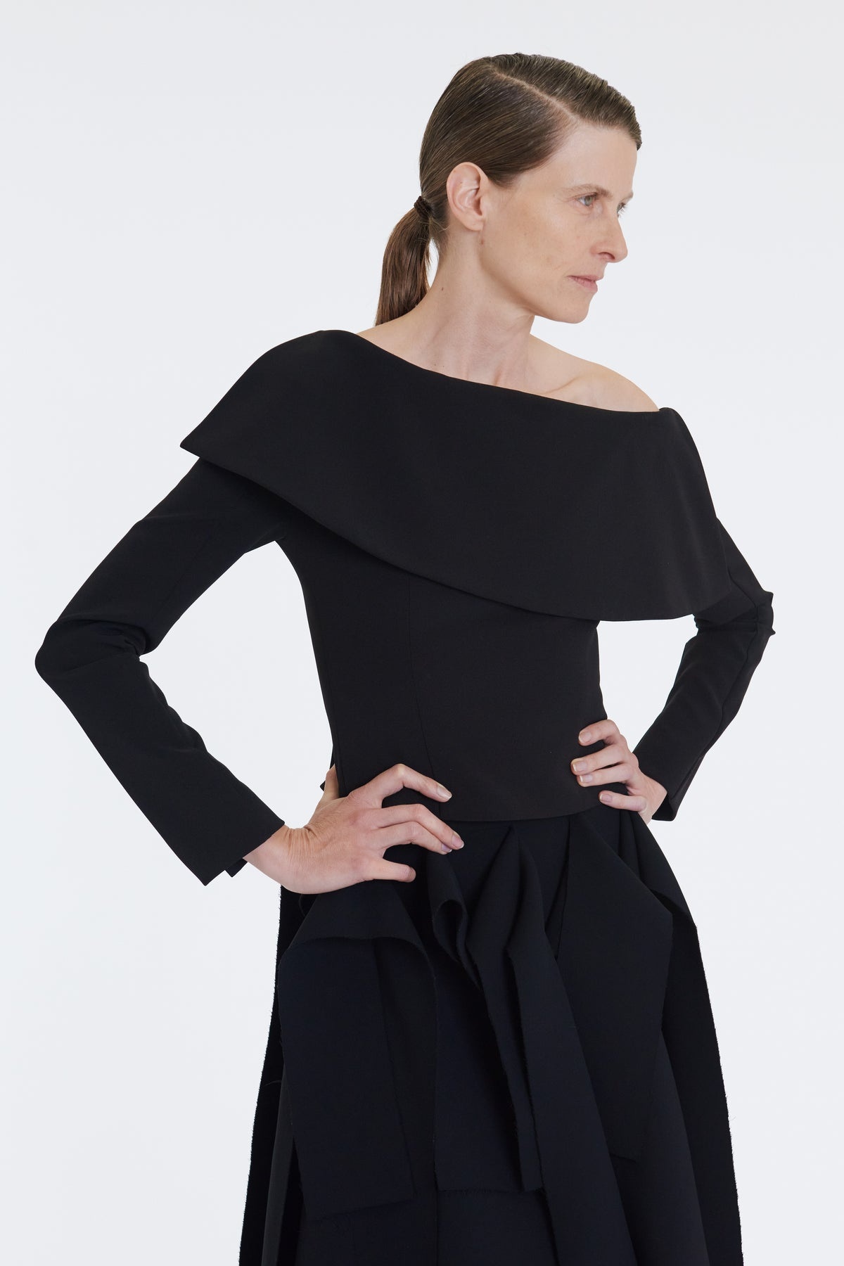 LONGSLEEVE TOP WITH EXAGGERATED COLLAR BLACK - 7