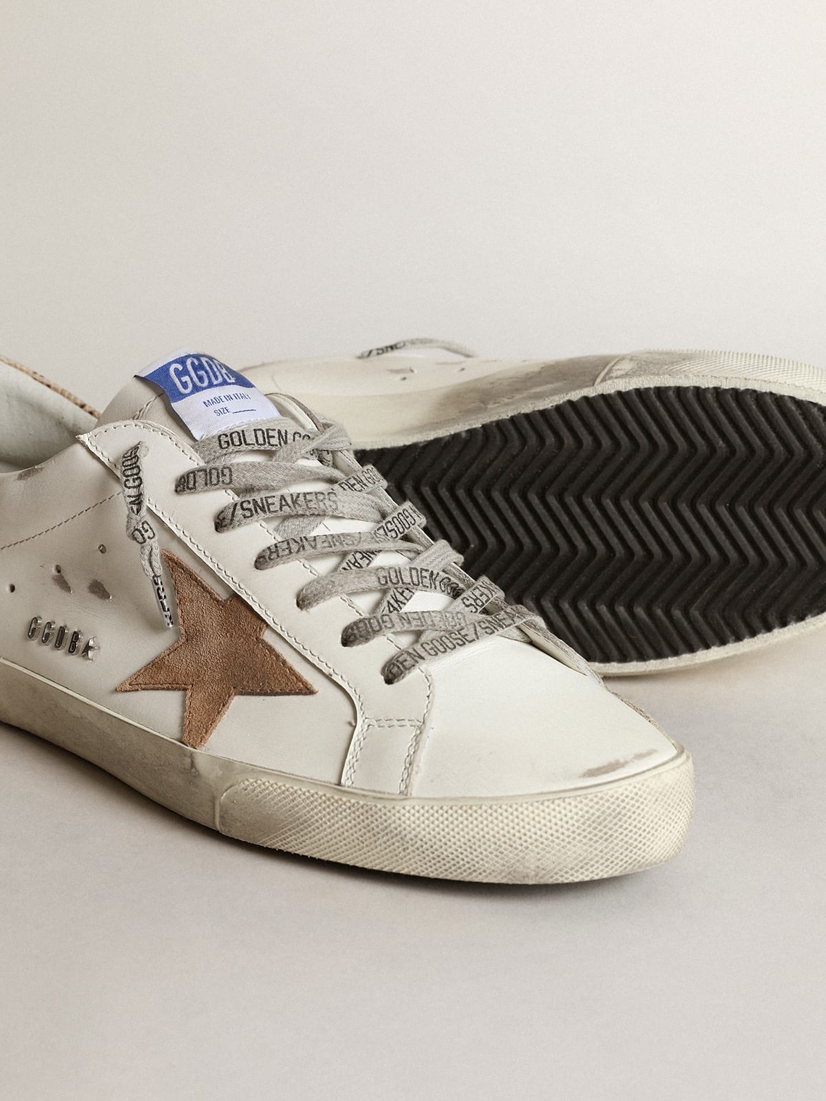 Super-Star with a tobacco suede star and beige heel tab - 4