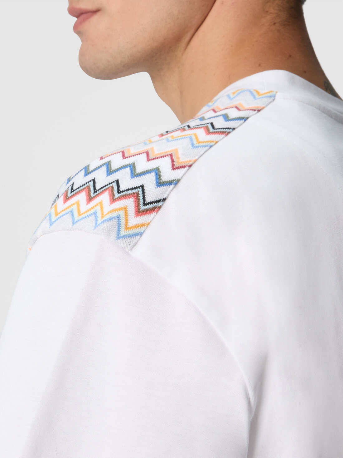 Cotton crewneck T-shirt with chevron inserts on the shoulders - 5