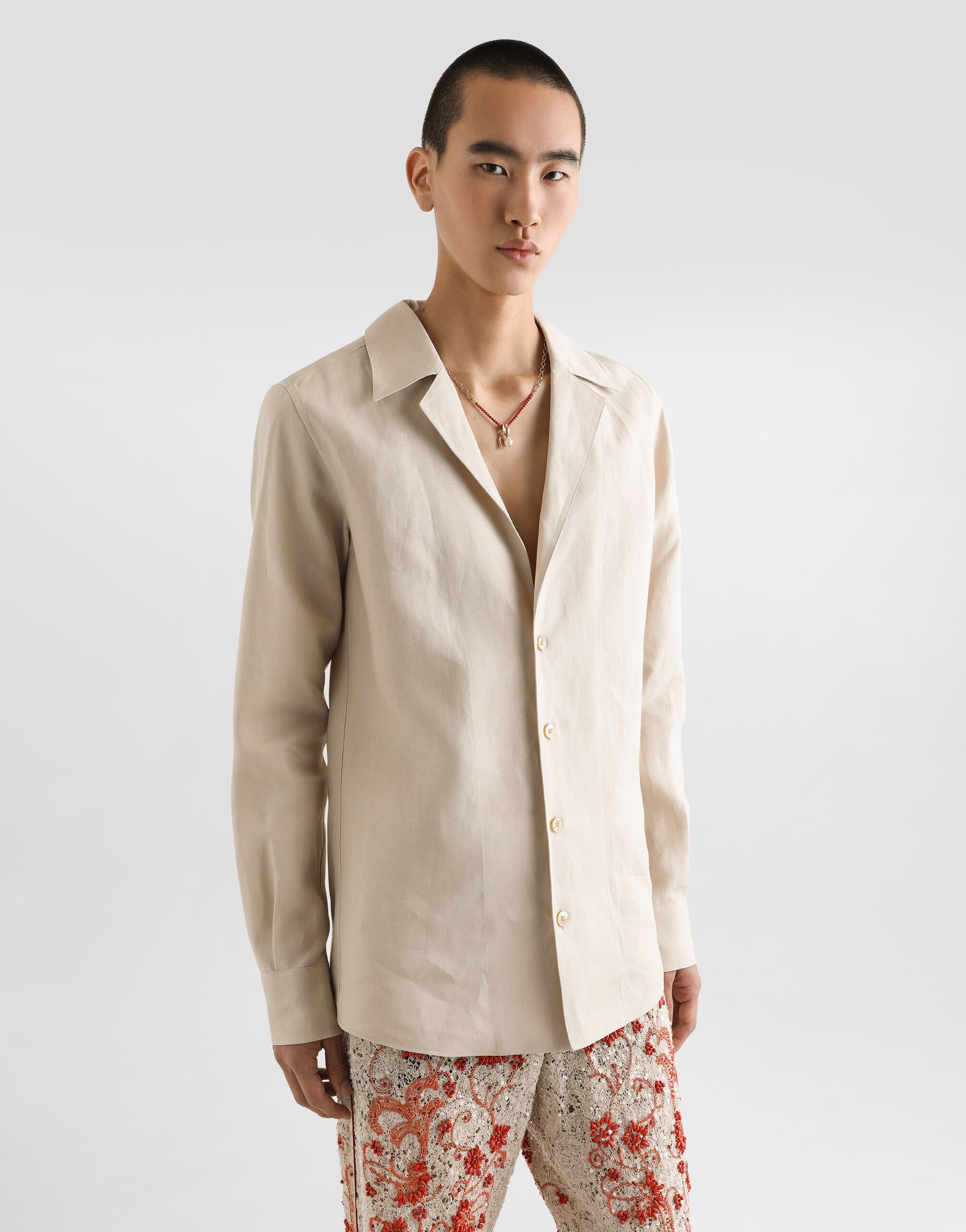 Long-sleeved V-neck shirt in linen fabric - 4