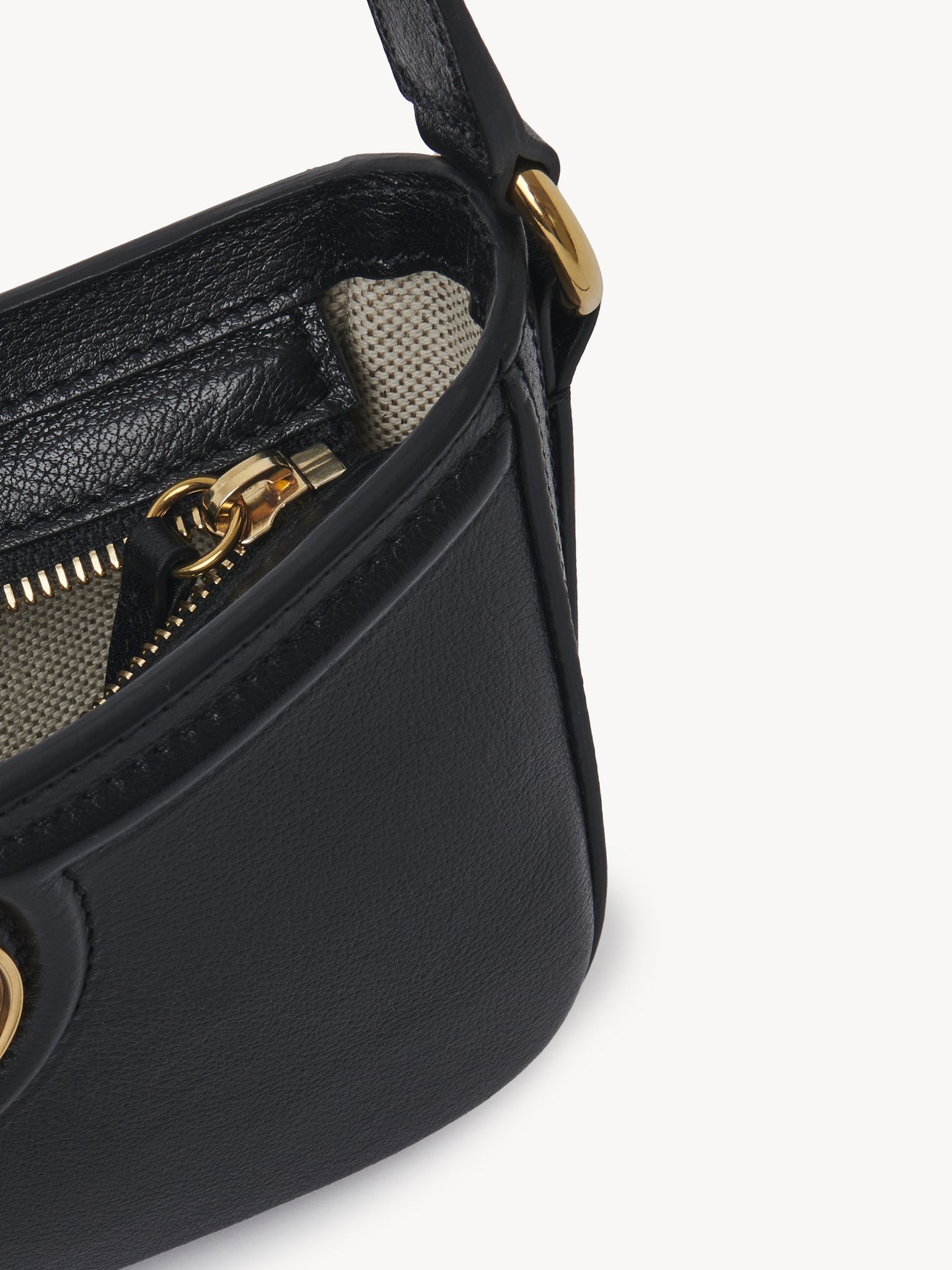 HORSE MEDAL SHOULDER BAG IN GRAINED LEATHER - 5