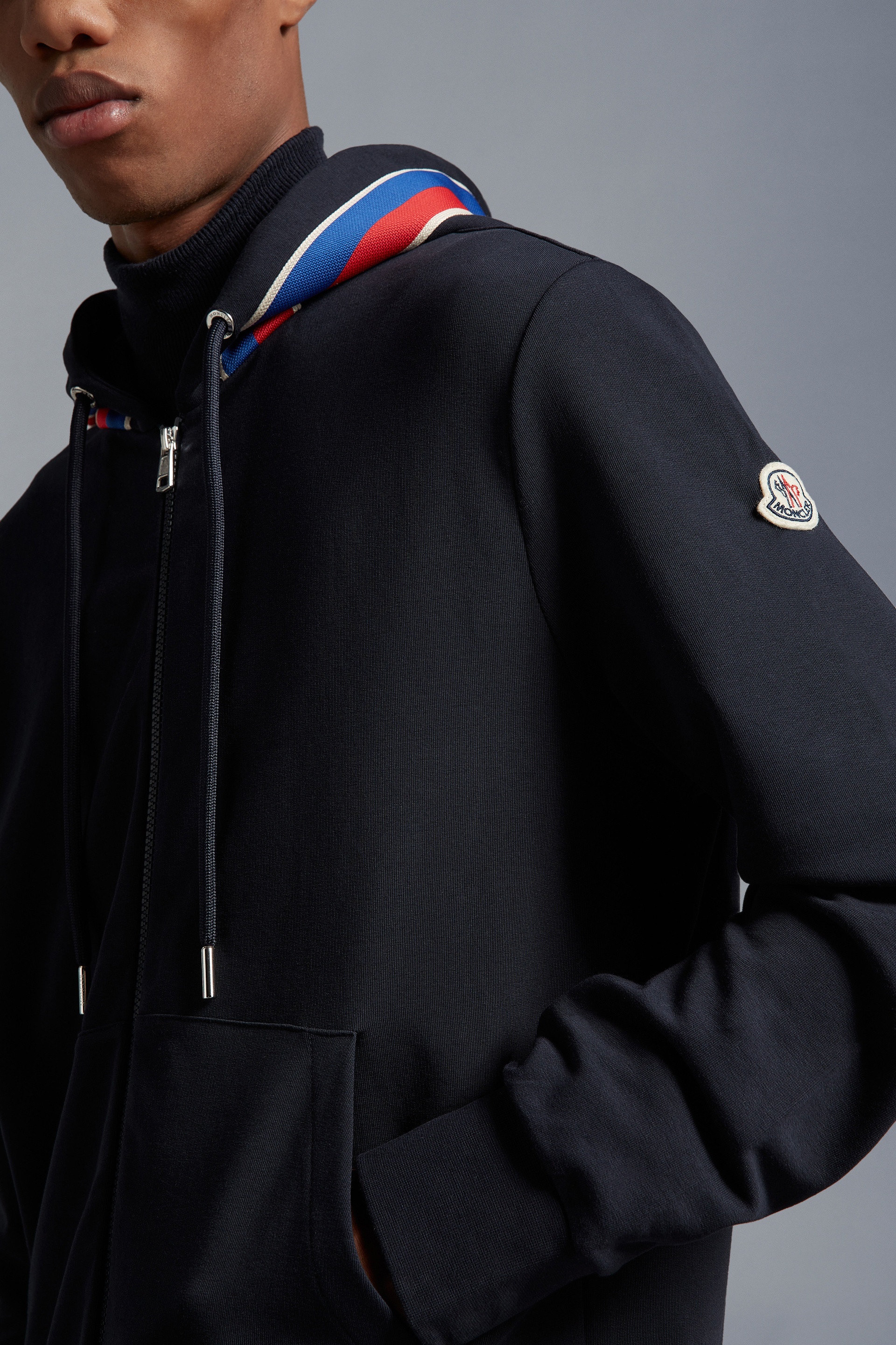 MONCLER｜ (8C00061 89AKK 999) 8C00061 89AKK T-shirts SORT from Moncler 349 EUR