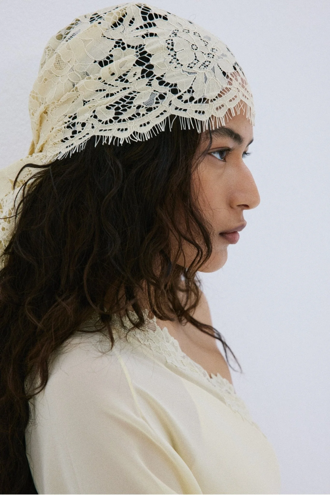 BONITA HEADSCARF IN ANTIQUE YELLOW COTTON LACE - 1