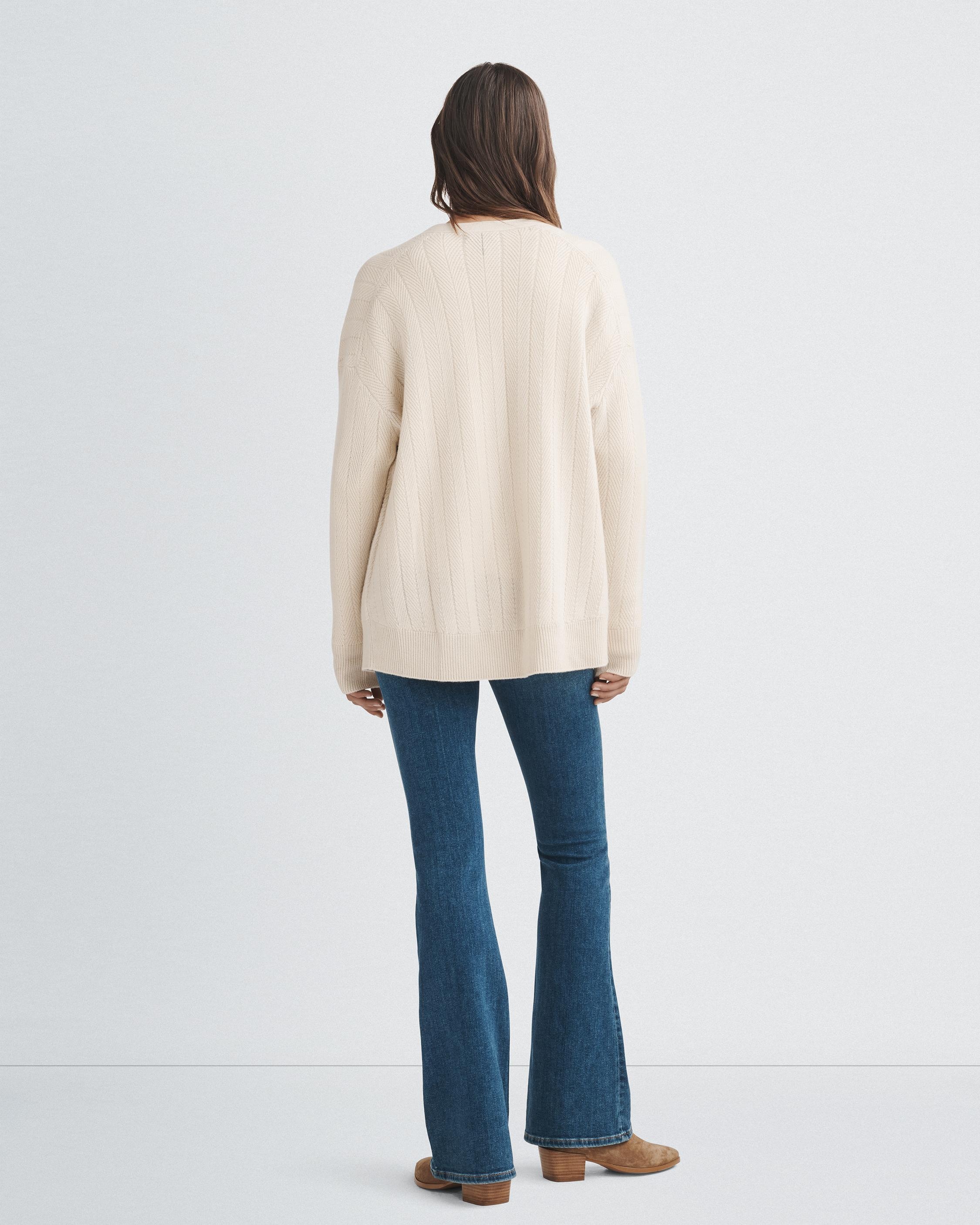 Durham Cashmere Cardigan
Oversized Fit - 5