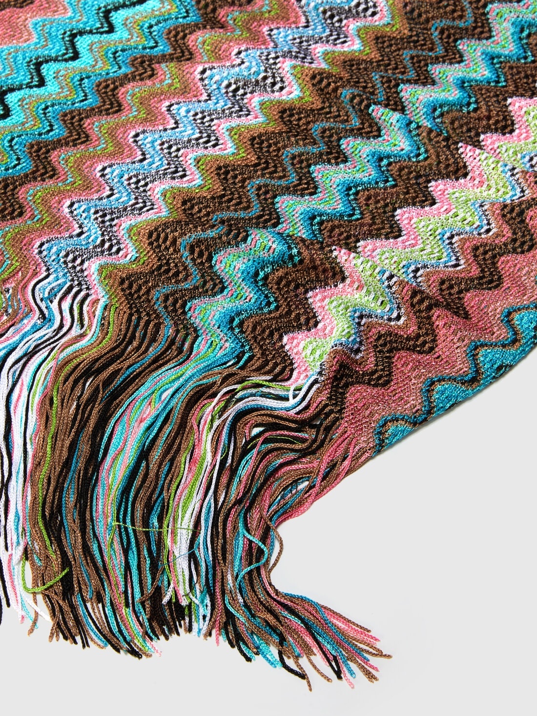100% viscose scarf with wave pattern and fringes - 2