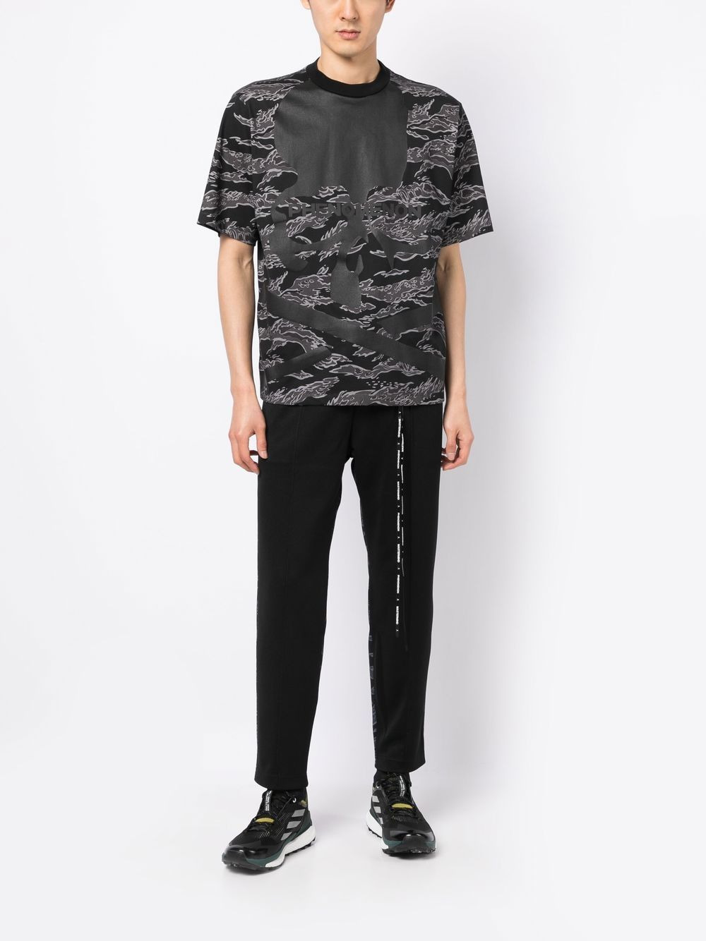 camouflage-print short-sleeved T-shirt - 2