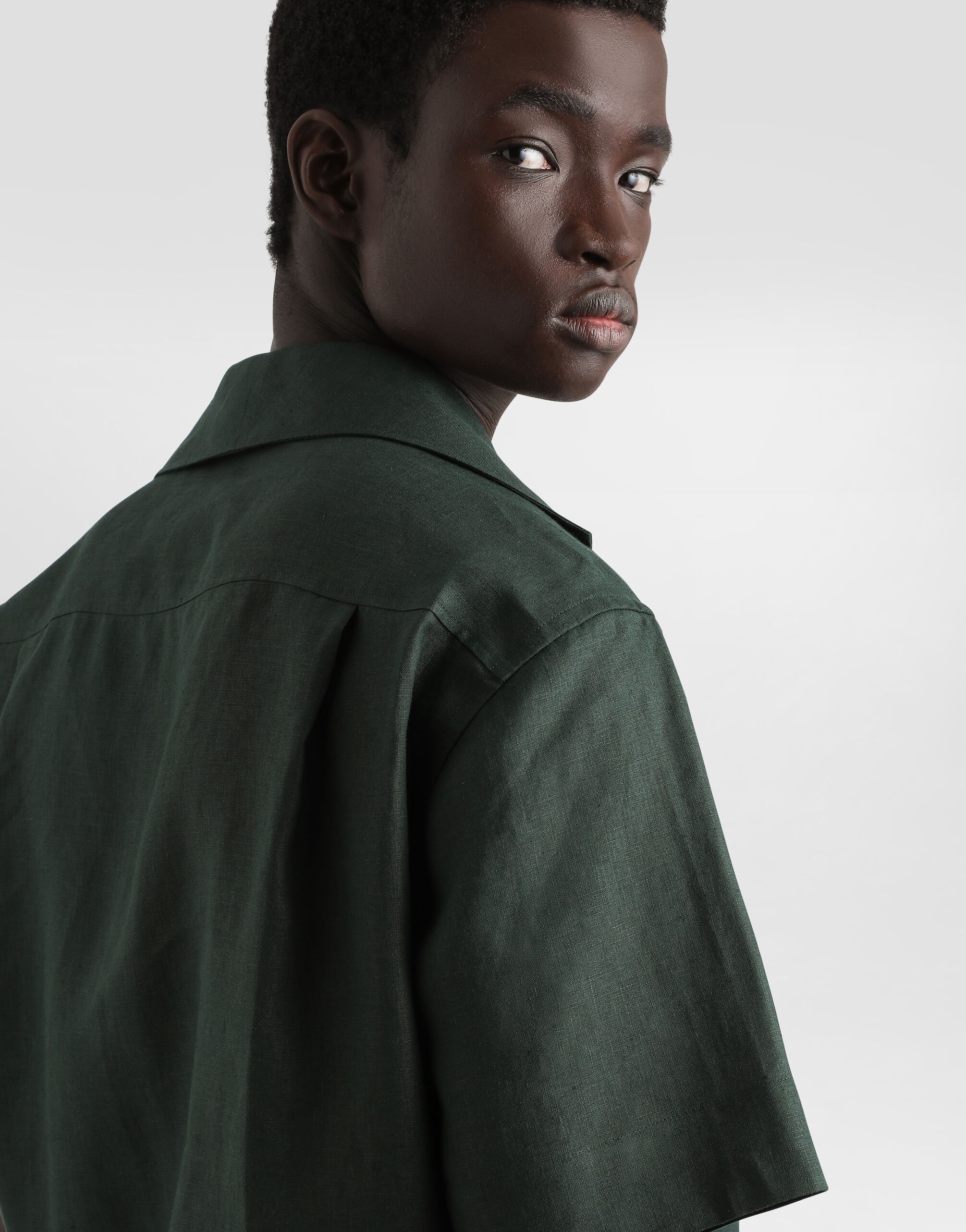 Three-button short-sleeved linen shirt - 5