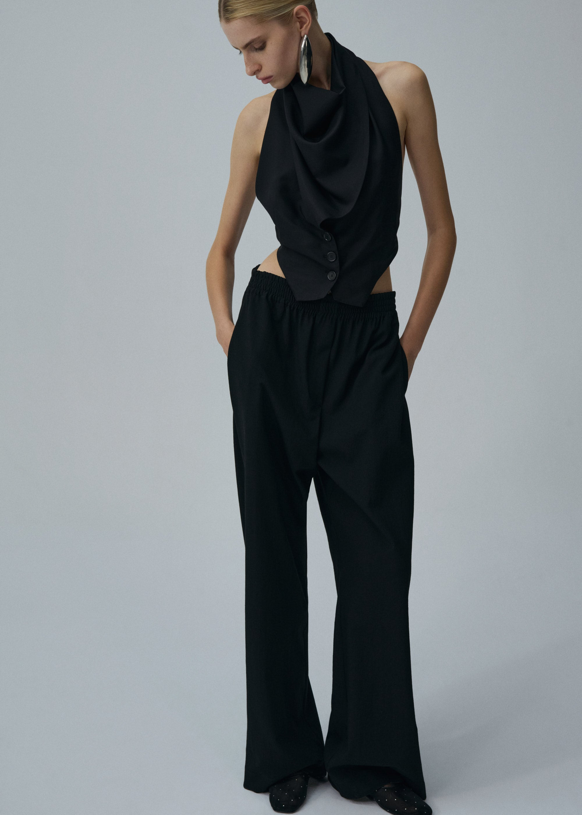 Elastic waistband trousers in black - 4