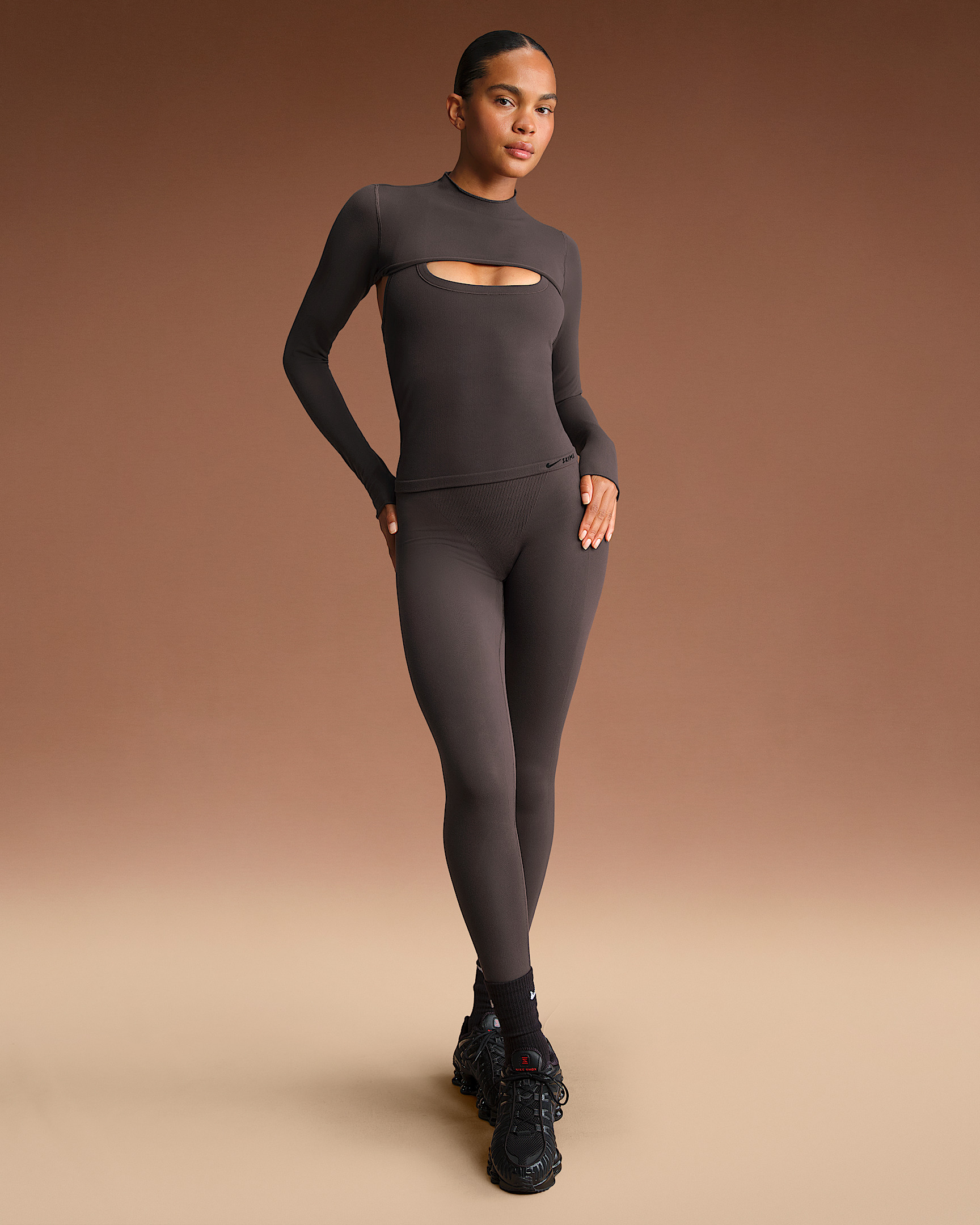NikeSKIMS Vintage Seamless Women's Long-Sleeve Shrug - 4
