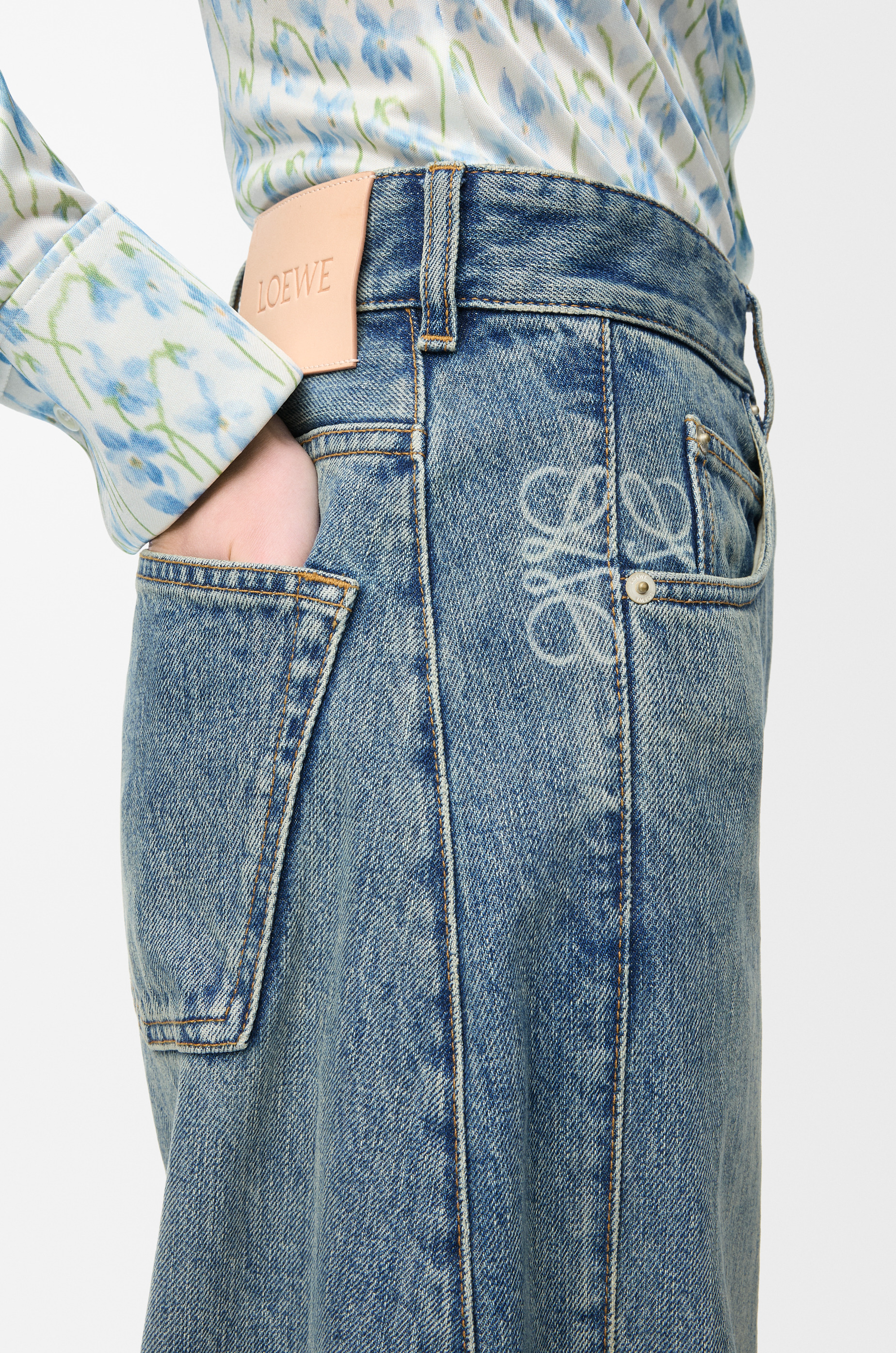 Anagram barrel jeans in denim - 5