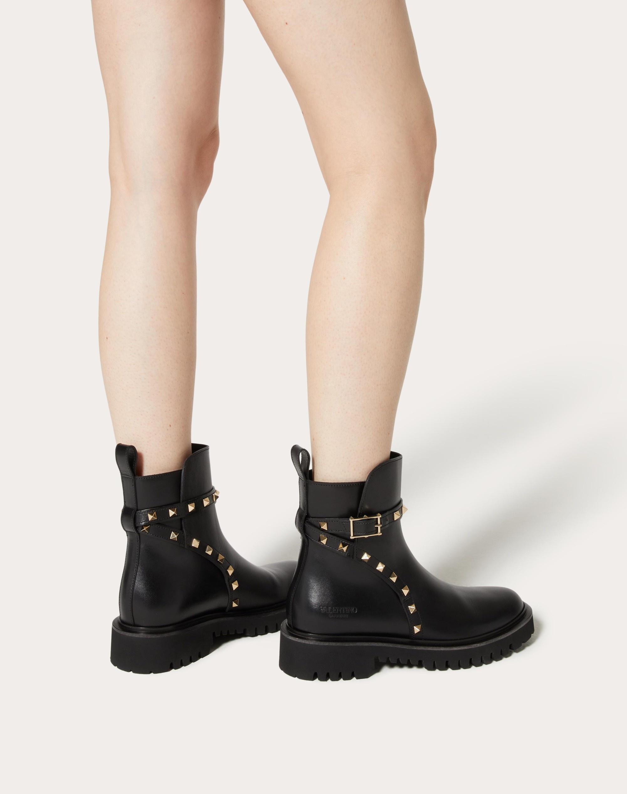 ROCKSTUD CALFSKIN ANKLE BOOT 40 MM - 6