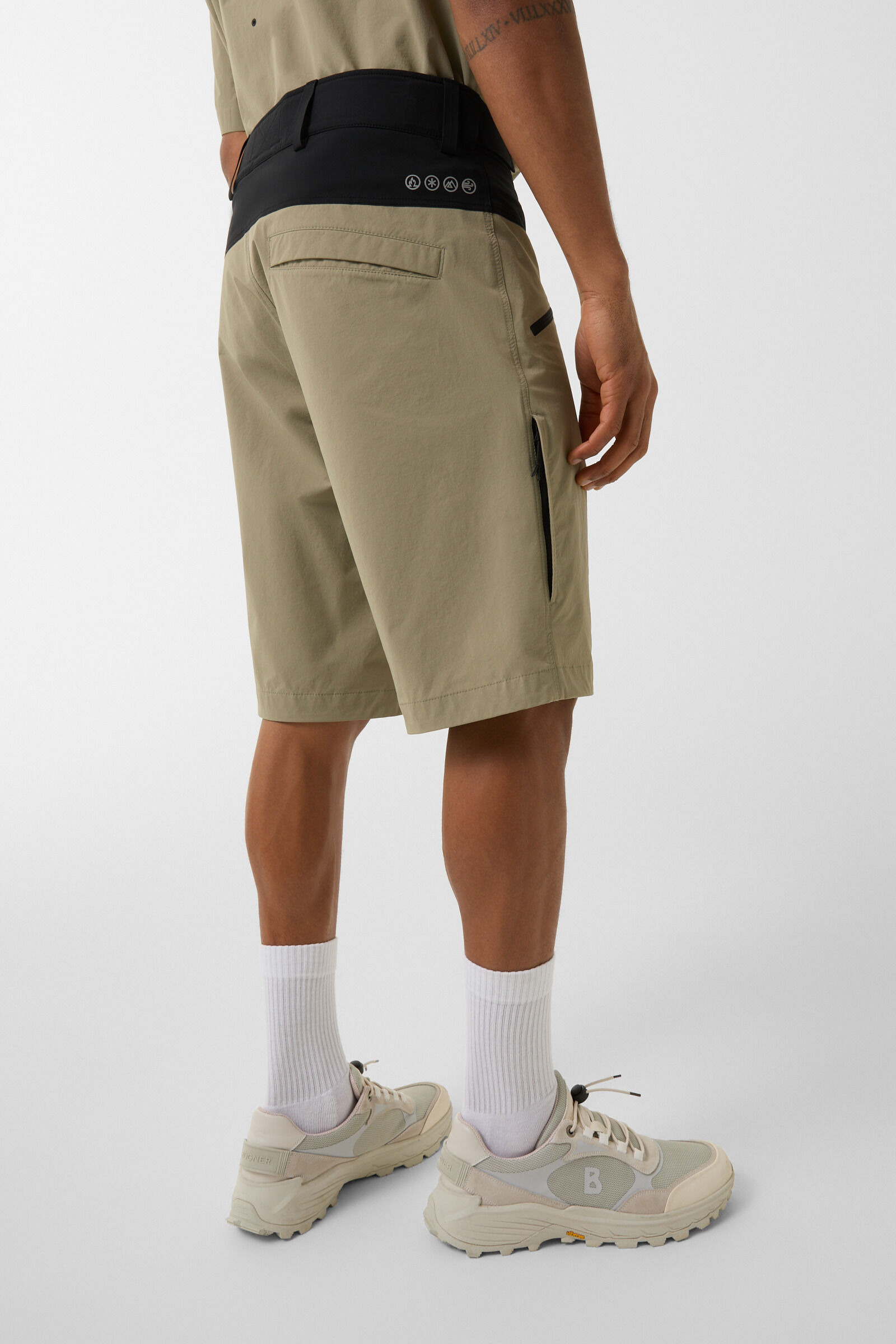 Cewan Functional shorts in Beige/Black - 3