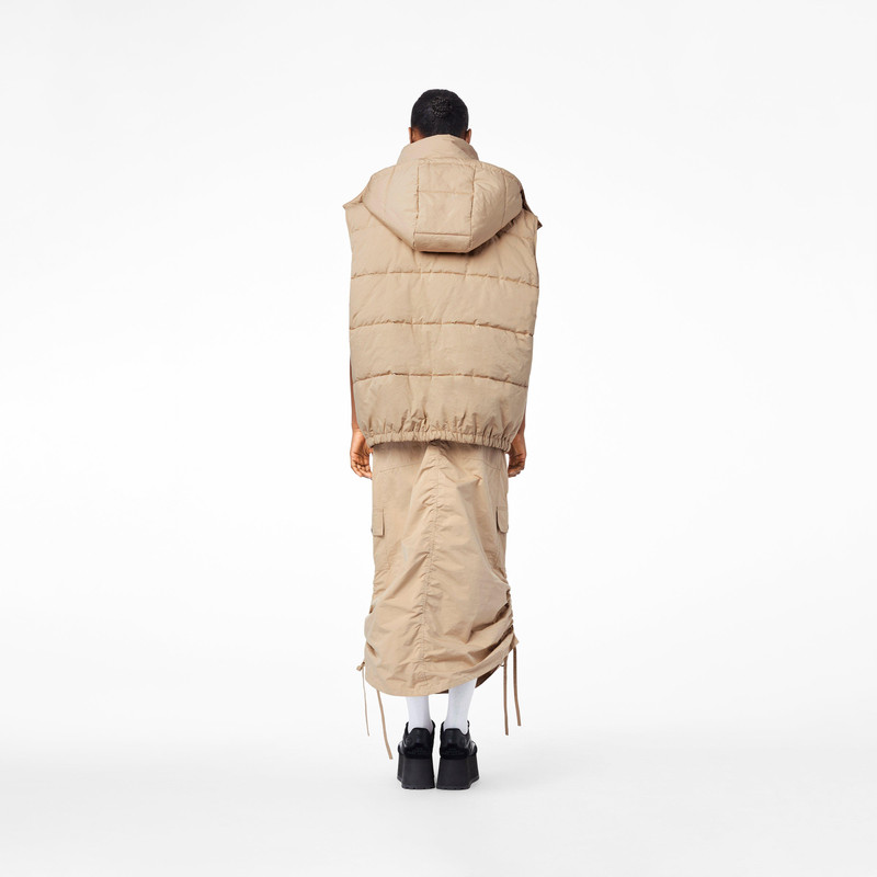 THE OVERSIZED PUFFER VEST 4