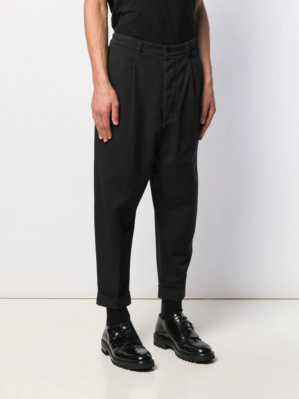 Men Oversized Carrot Fit Trousers - 3