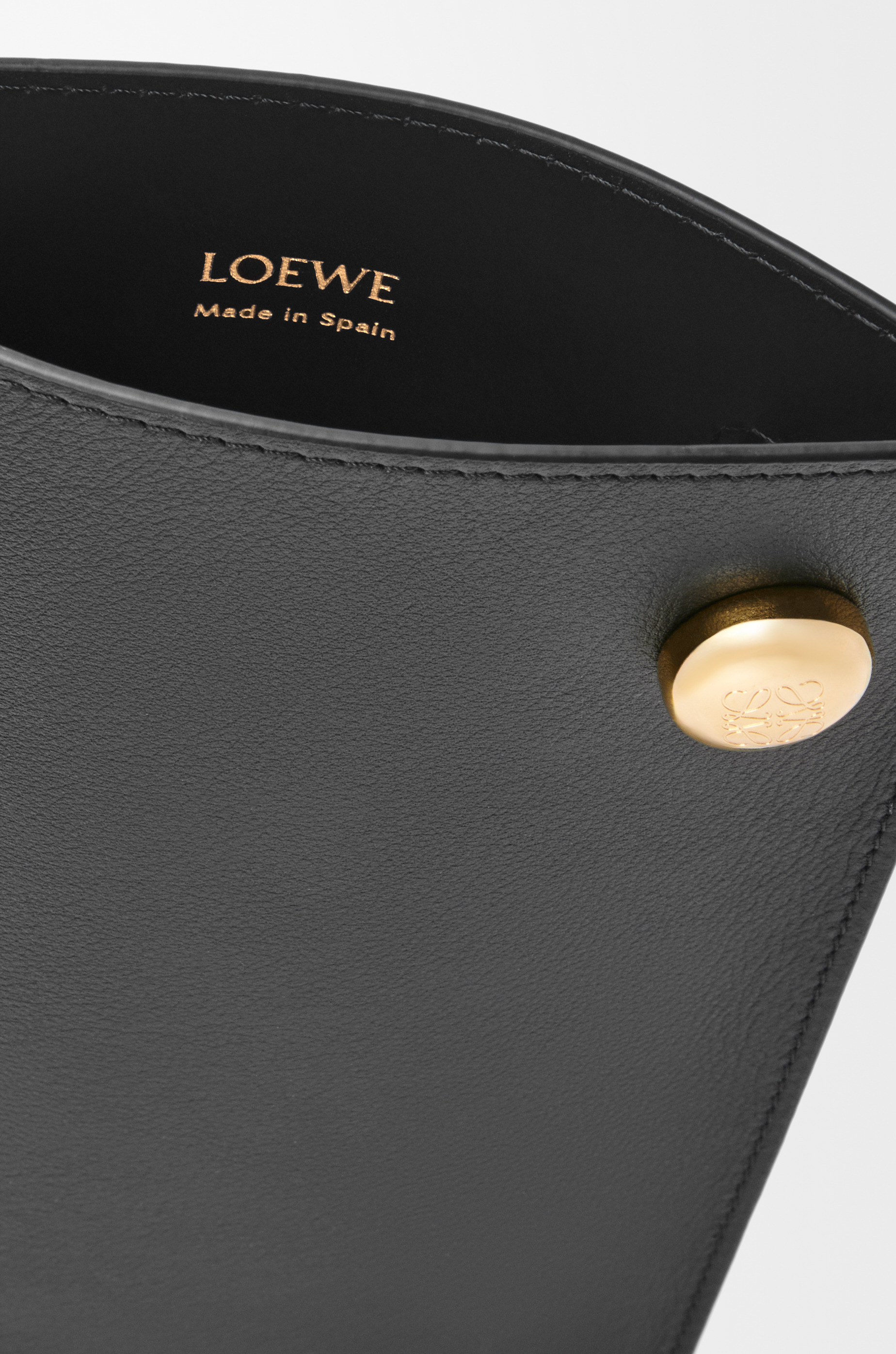 Pebble Dice pocket in classic calfskin - 8