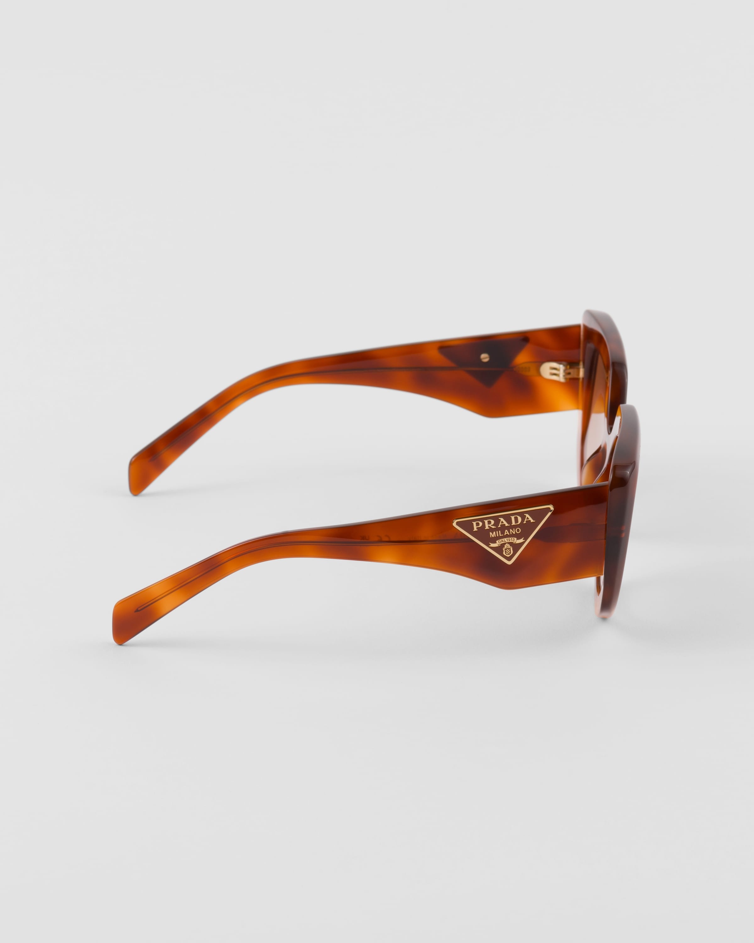 Sunglasses with the Prada logo - 4