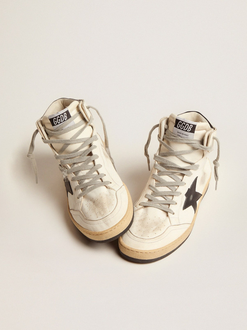 Golden Goose Men's Sky-Star with signature on the ankle and black inserts outlook