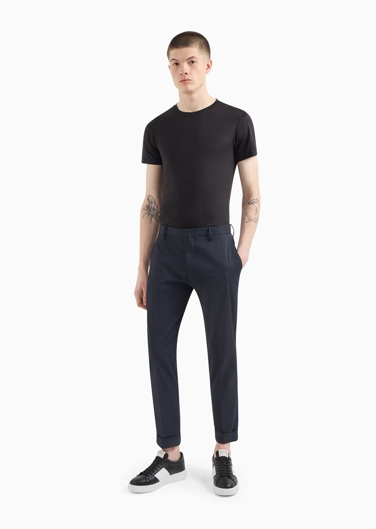 Micro-textured chinos with turn-ups - 4