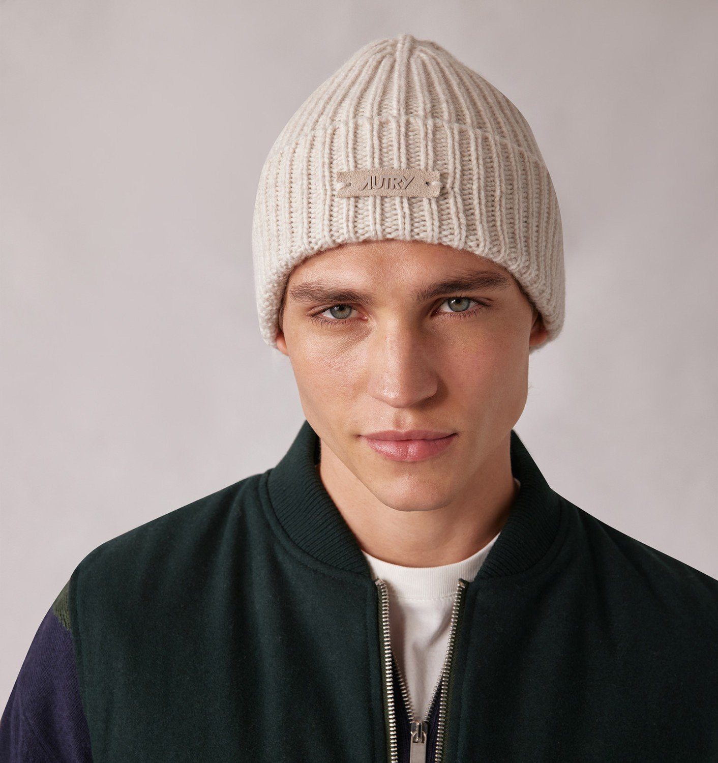 UNISEX BEANIE WITH LOGO PATCH - 3