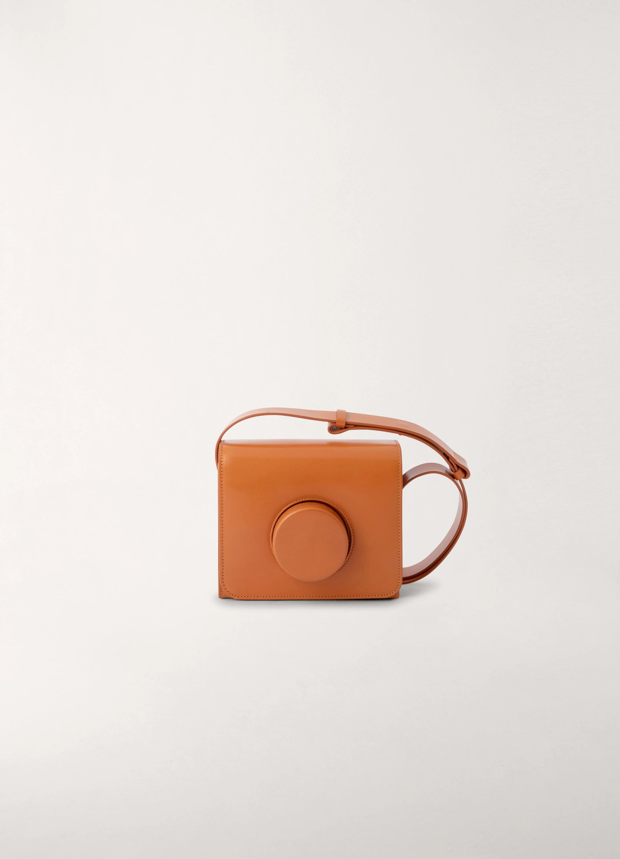 CAMERA BAG
VEGETABLE-TANNED LEATHER - 1