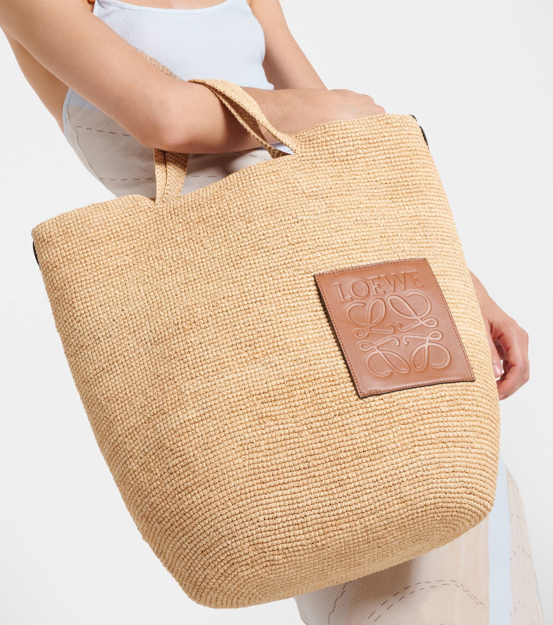 Large leather-trimmed raffia tote bag - 6