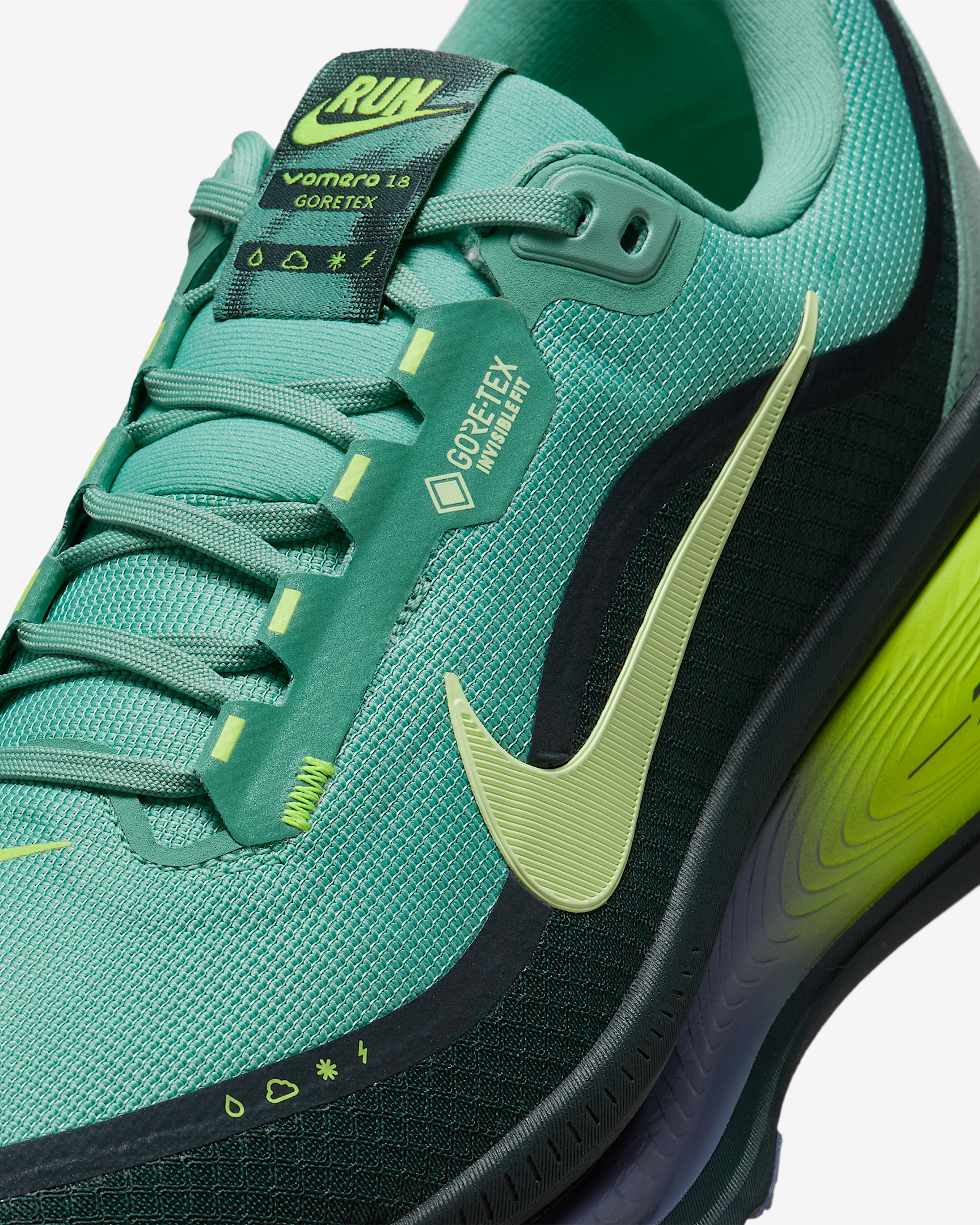 Nike Vomero 18 GORE-TEX Men's Waterproof Road Running Shoes with Reflective Accents - 7