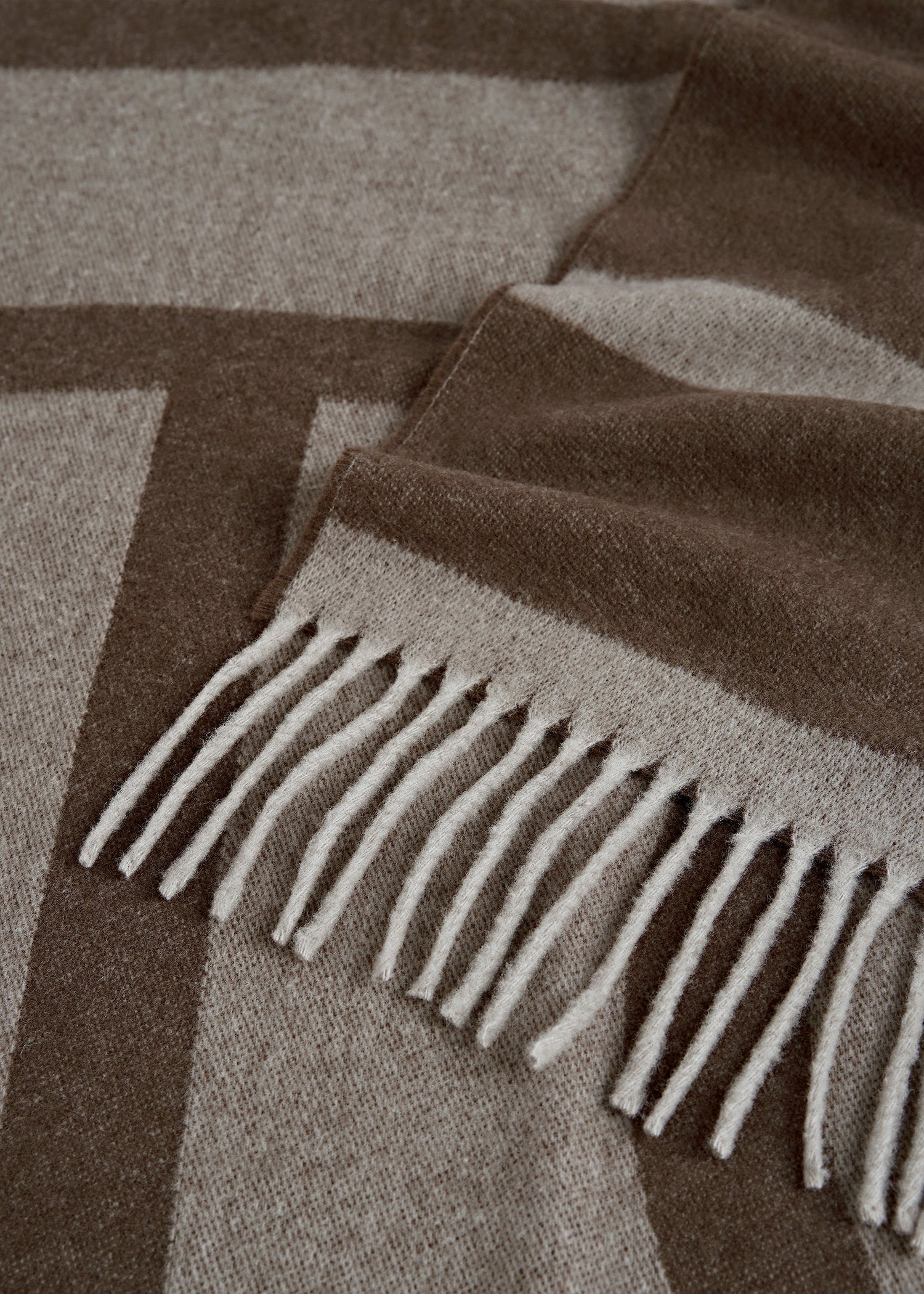 Monogram jacquard wool scarf dark beige - 3