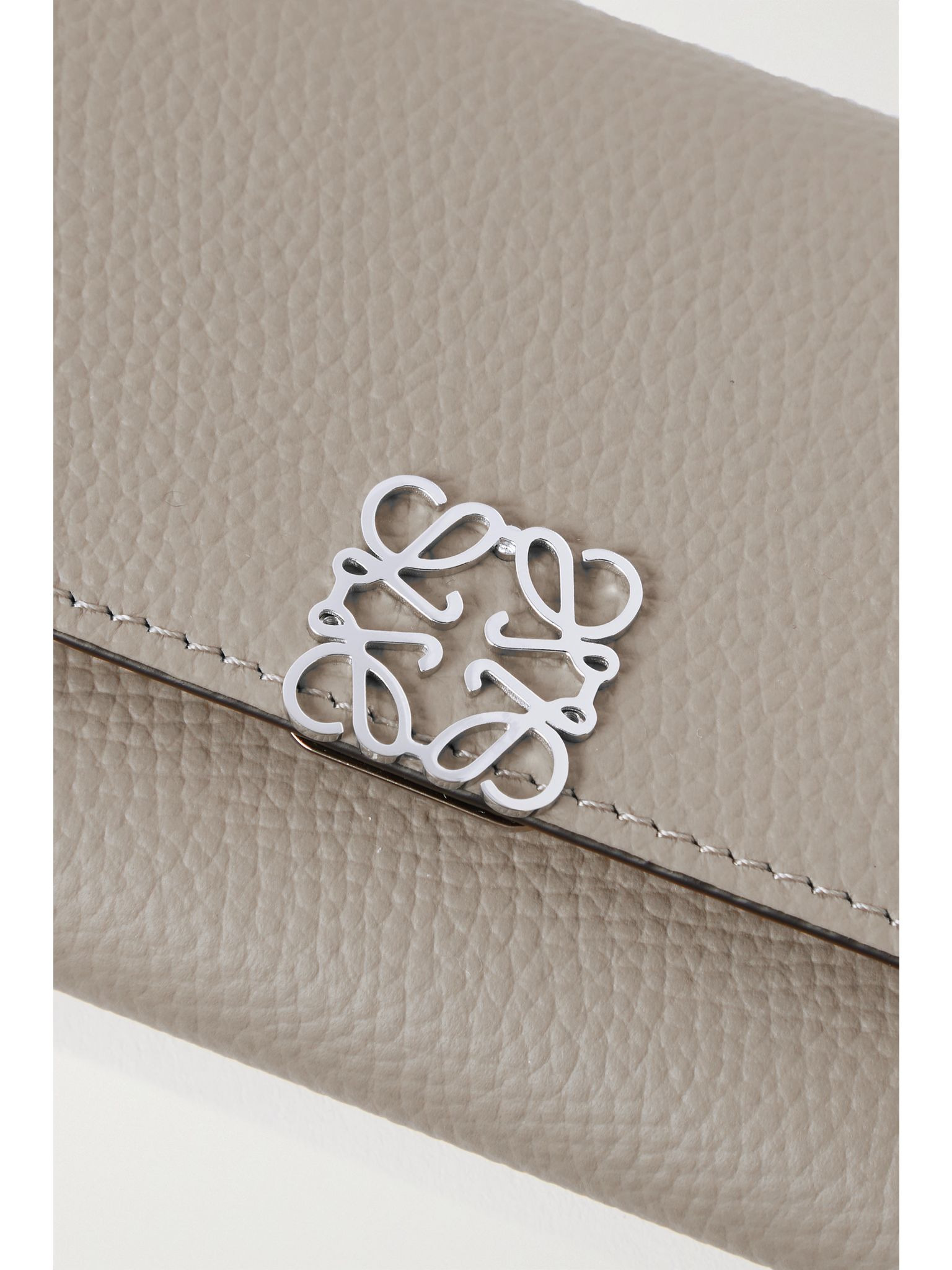 Anagram textured-leather wallet Beige - 4