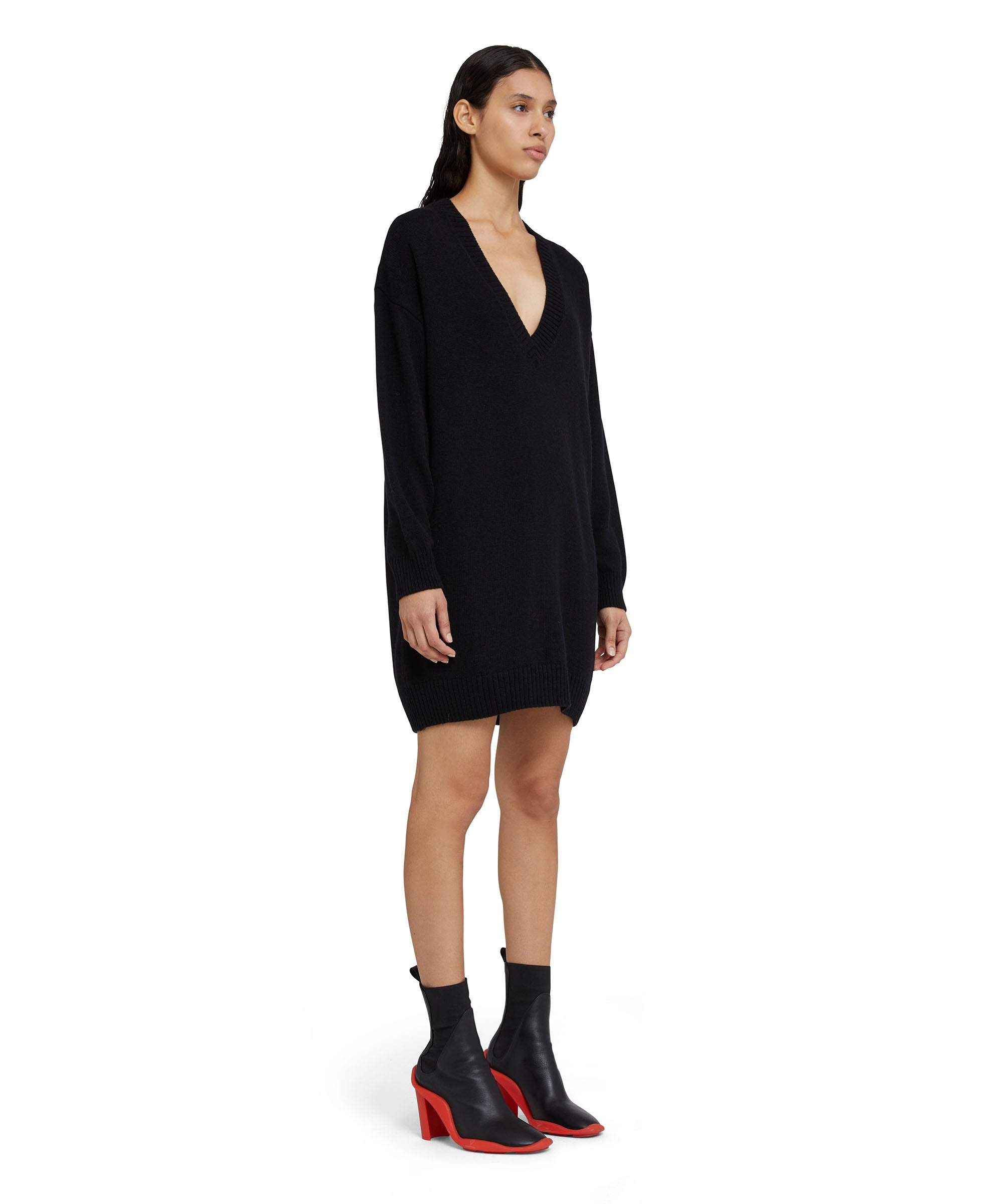 Plain cashmere jumper with V-neck - 4