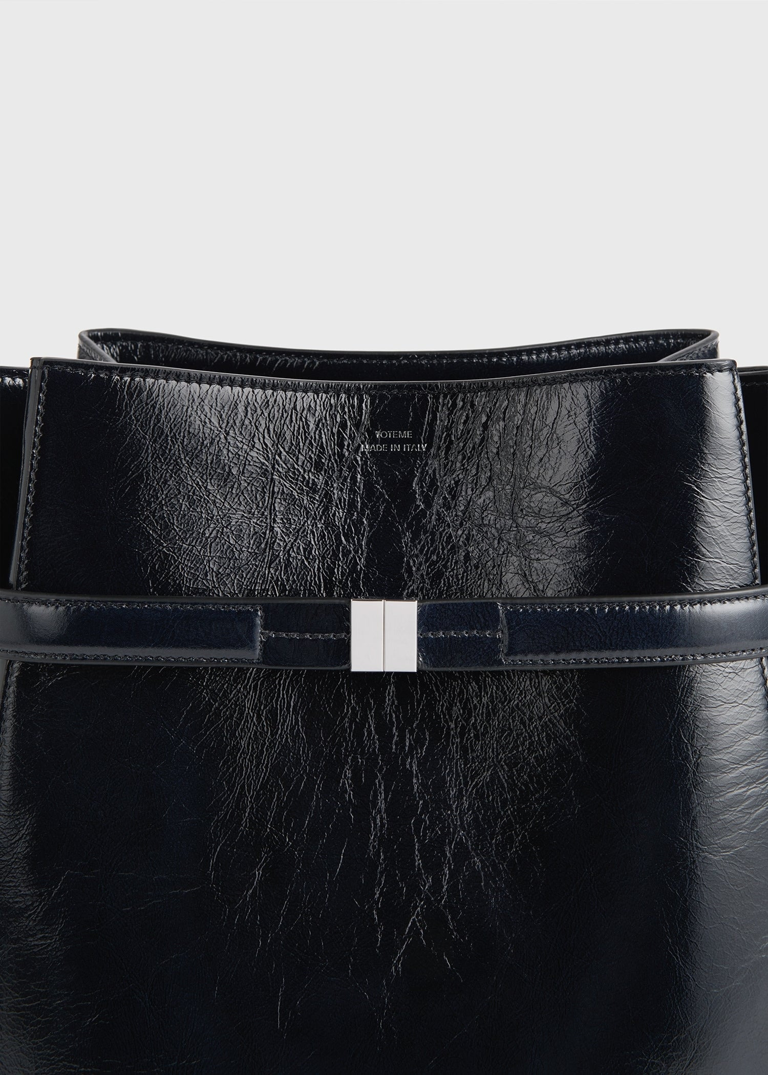 Belted Naplack bucket bag navy - 5