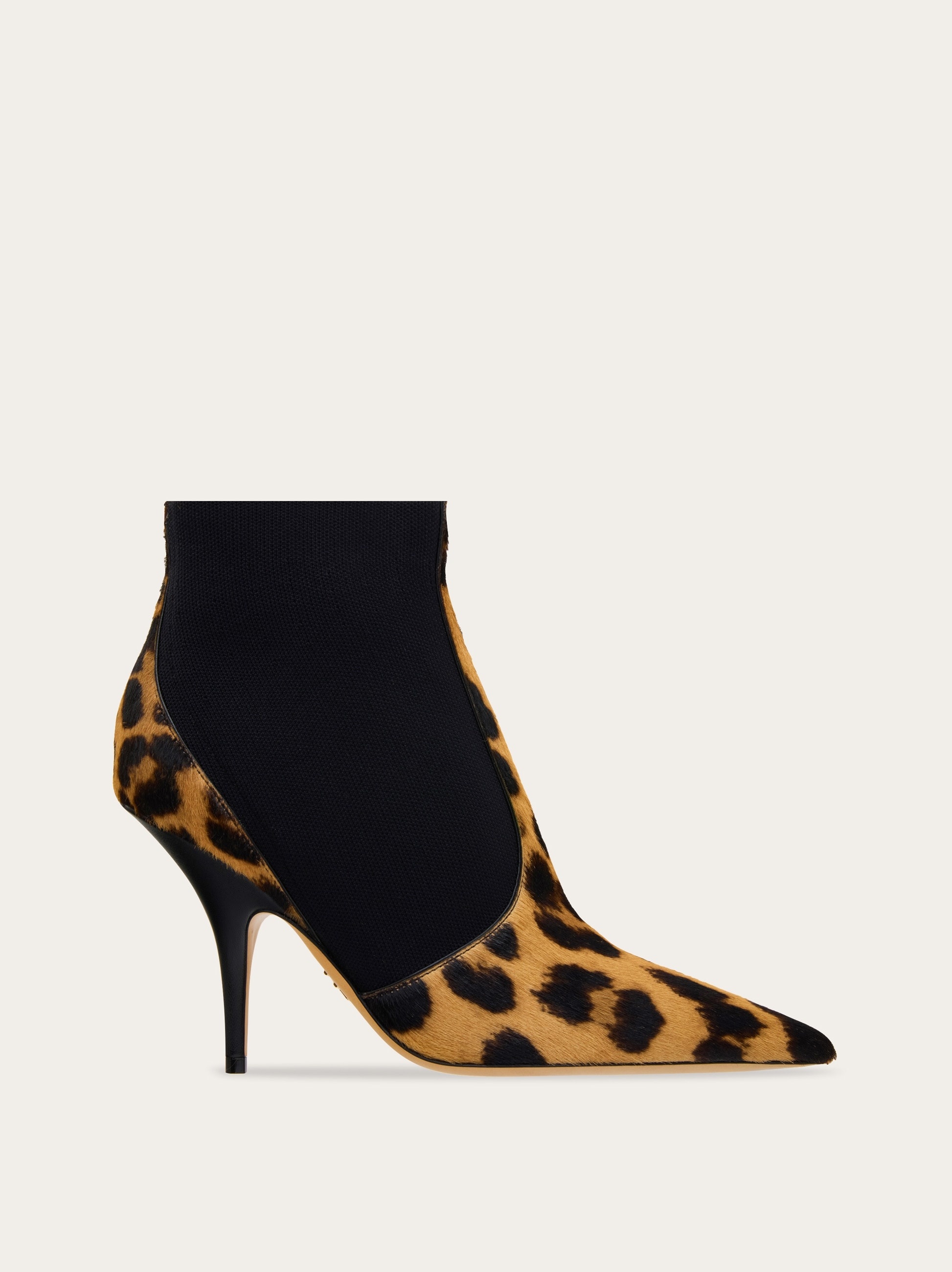 Ankle boot with graphic detail - 4